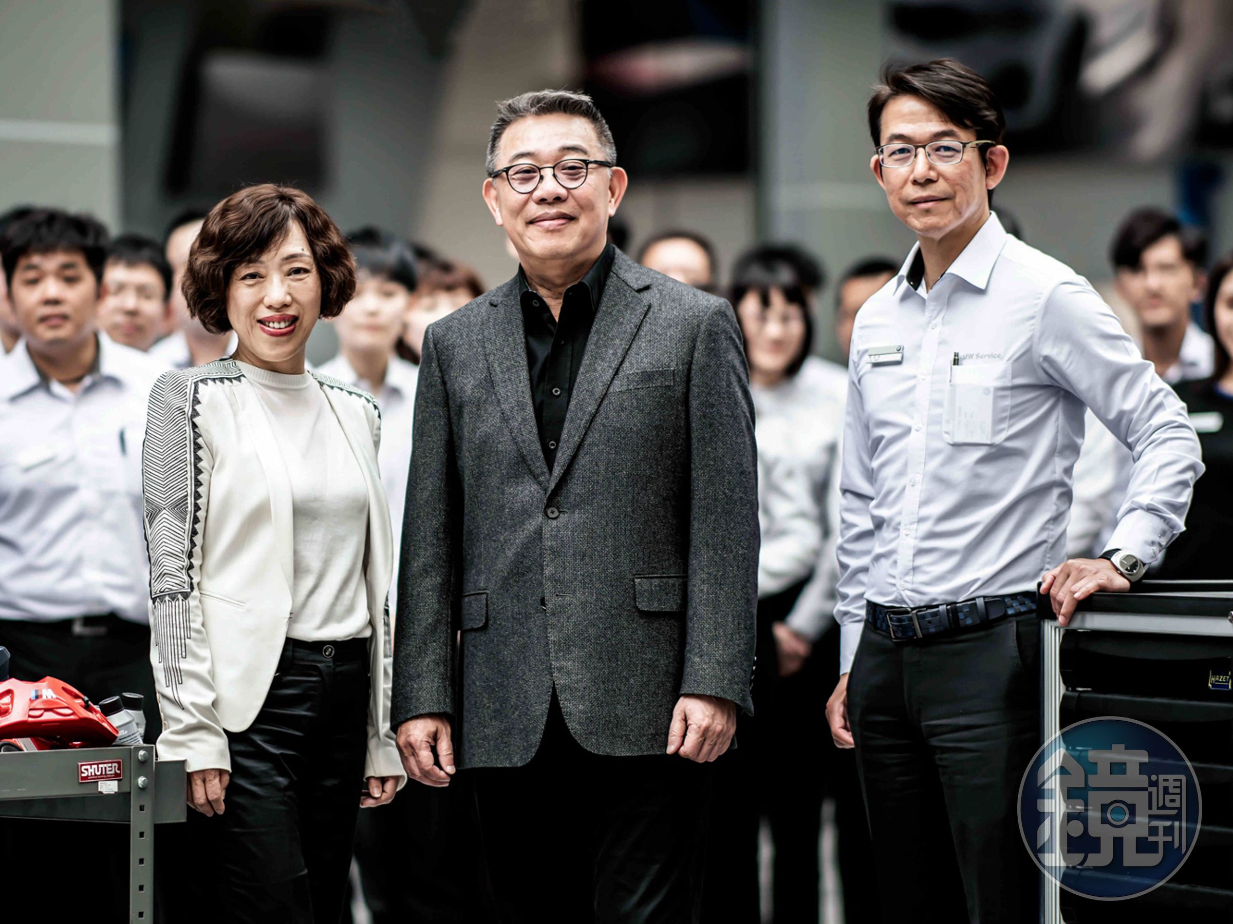 BMW台北依德在地深耕35年，經營團隊董事長 簡金鎔(中)、總經理 張湘愉(左)及副總經理 陳欽榮(右)。