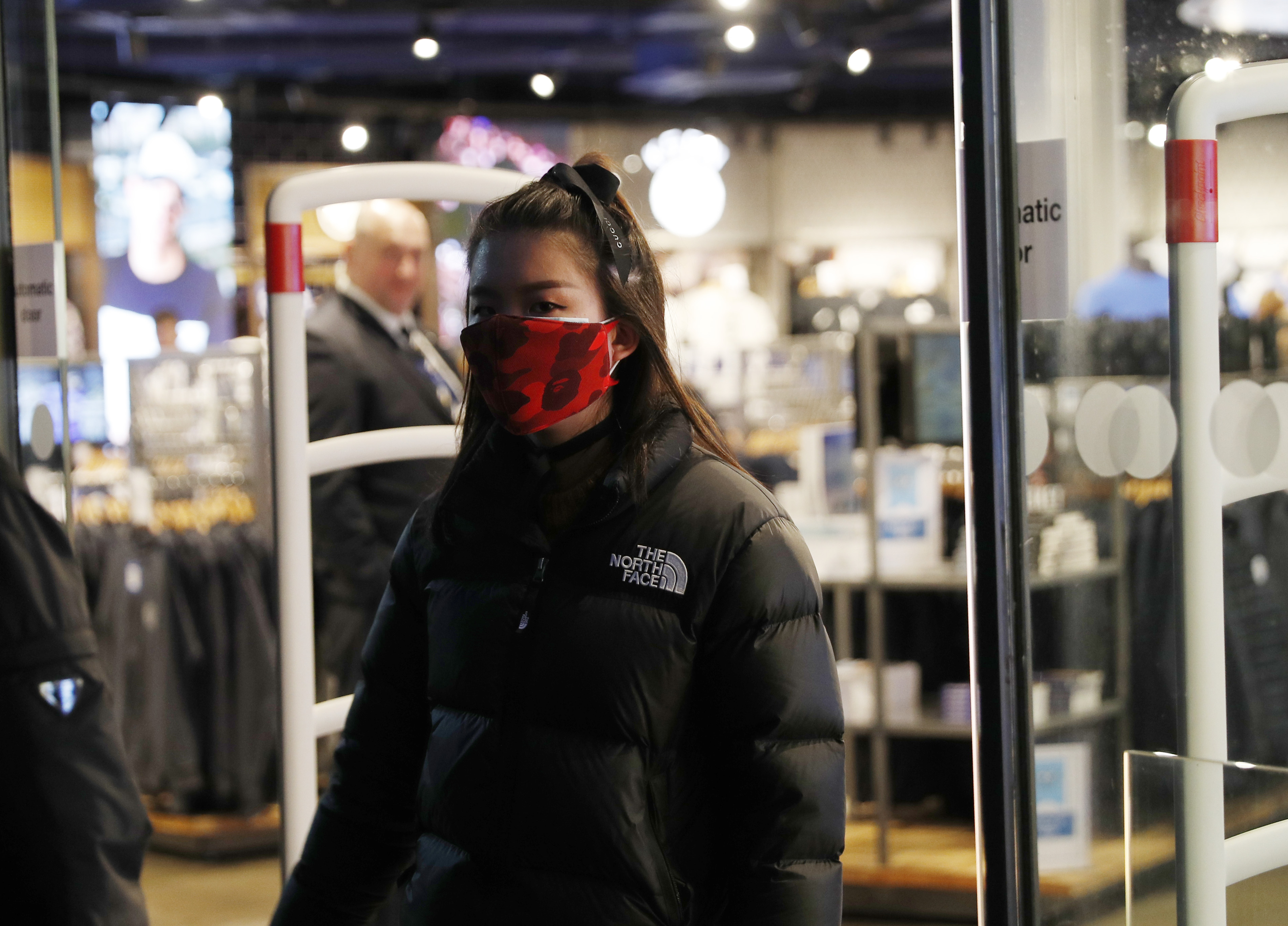 隨著疫情肆虐，口罩也沾染了時尚色彩。（東方IC）