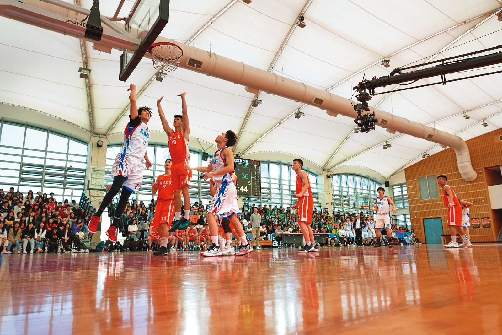 看好年輕族群收視市場，七十六号原子與myVideo、電通安吉斯集團三方共同投資，製作青春校園類電視電影《違反校規的跳投》。（七十六号原子提供）