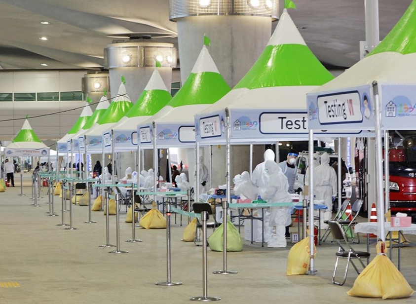 南韓為了防堵疫情，在機場就實施嚴格的入境管制。（翻攝自인천공항 Incheon Airport臉書）