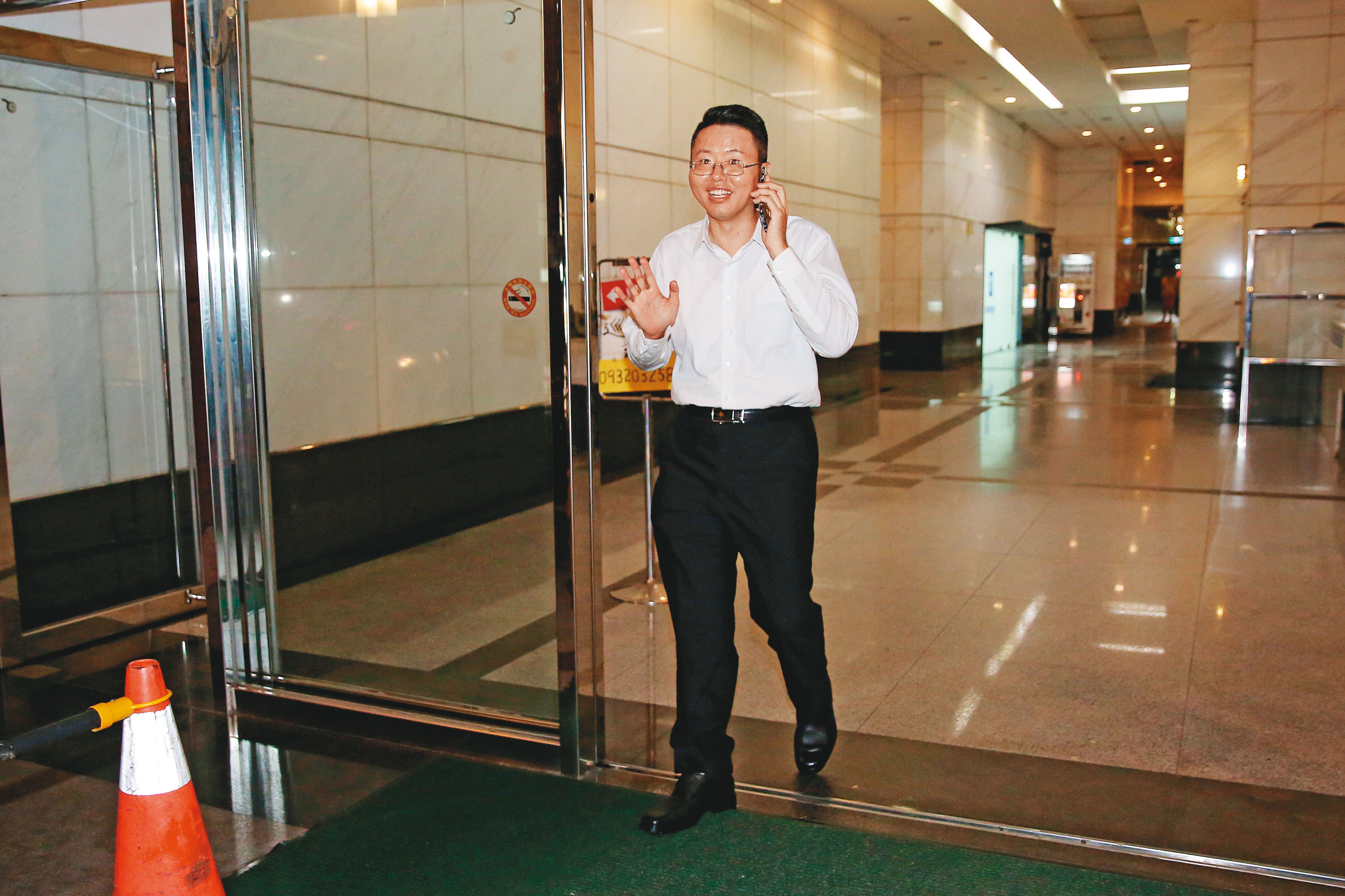台北市議員徐立信（圖）協助警方與豪宅管委會協調，終於破獲職業賭場。