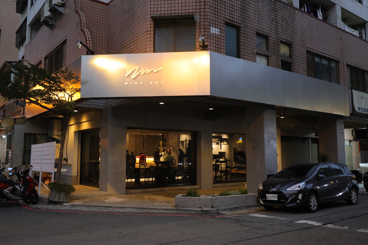 中台灣首家自然酒吧「WINE NOT wine shop」，話題性十足。
