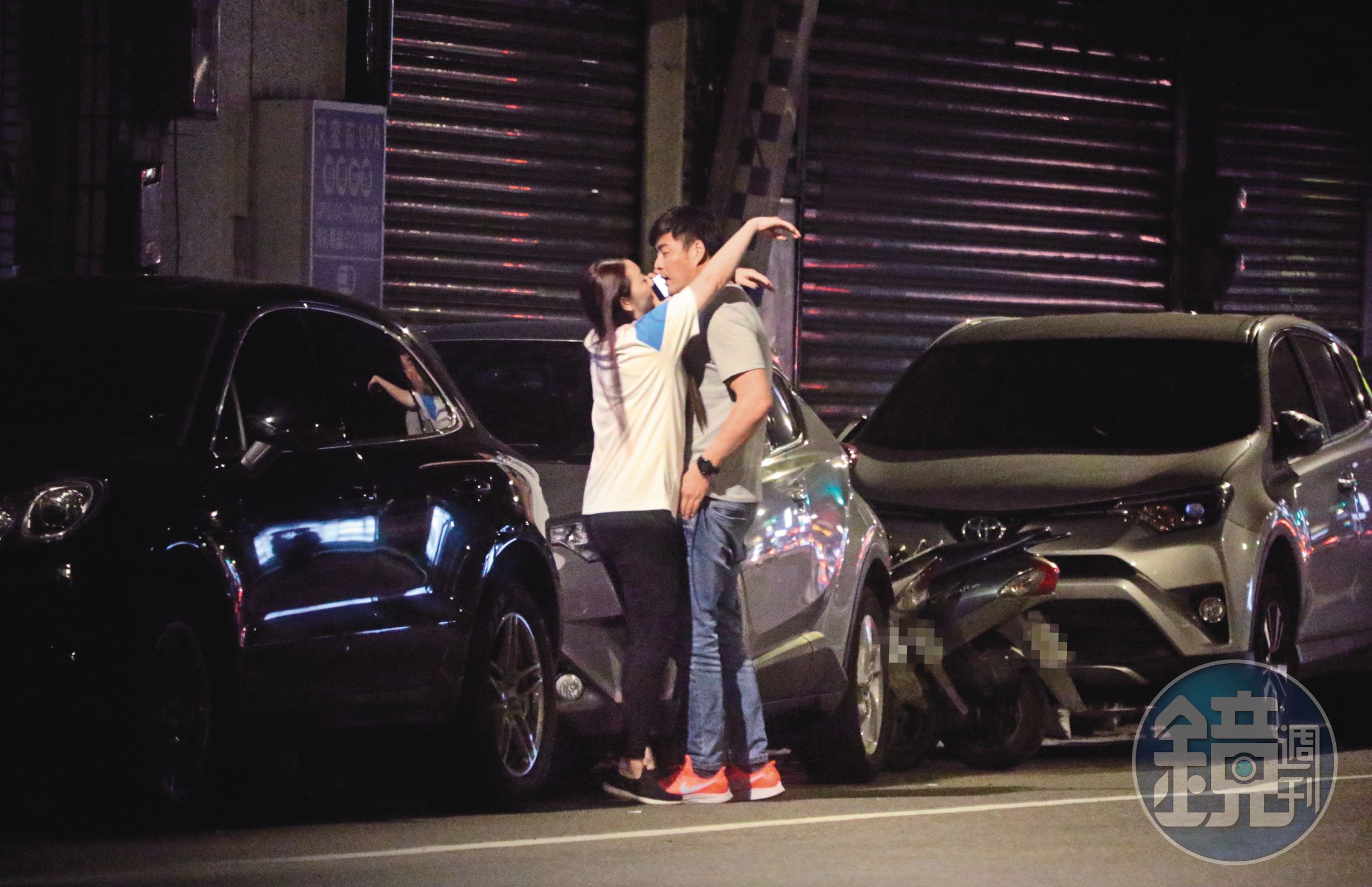 劉至翰桃花旺，常被拍到跟異性友人在大街上擁抱。