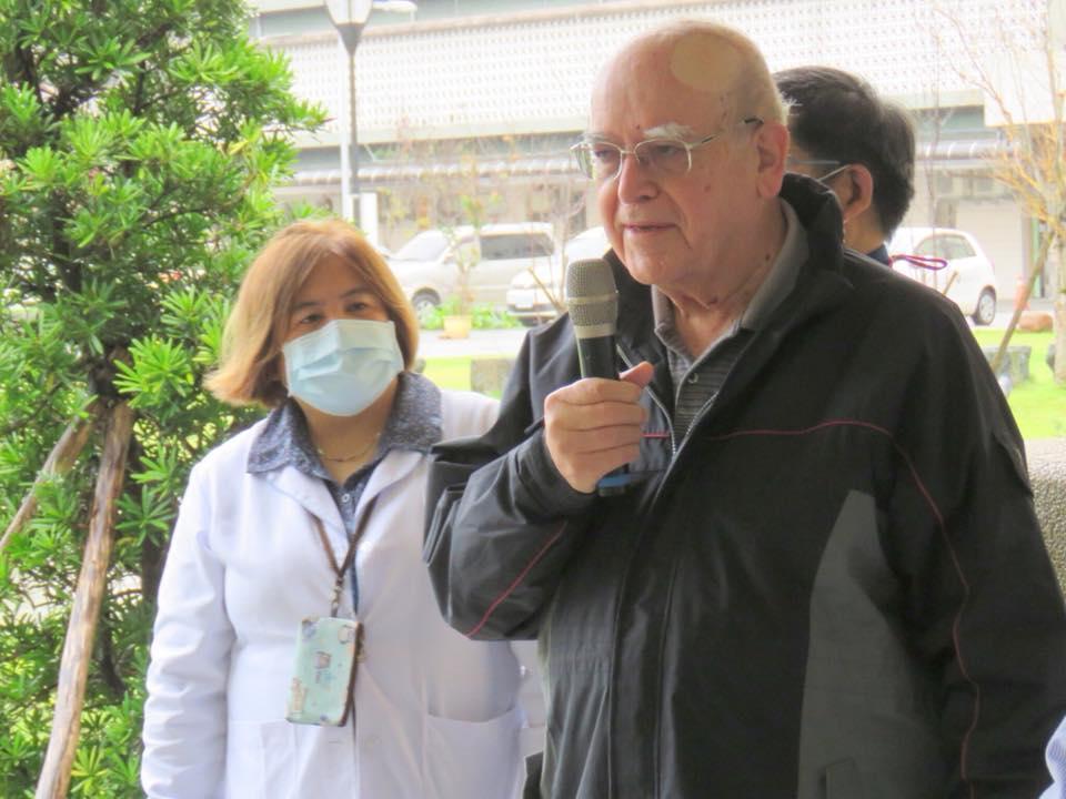 義大利疫情慘重,呂若瑟神父向台灣人求助,捐款踴躍到令他緊急喊卡。(翻攝羅東聖母醫院臉書)