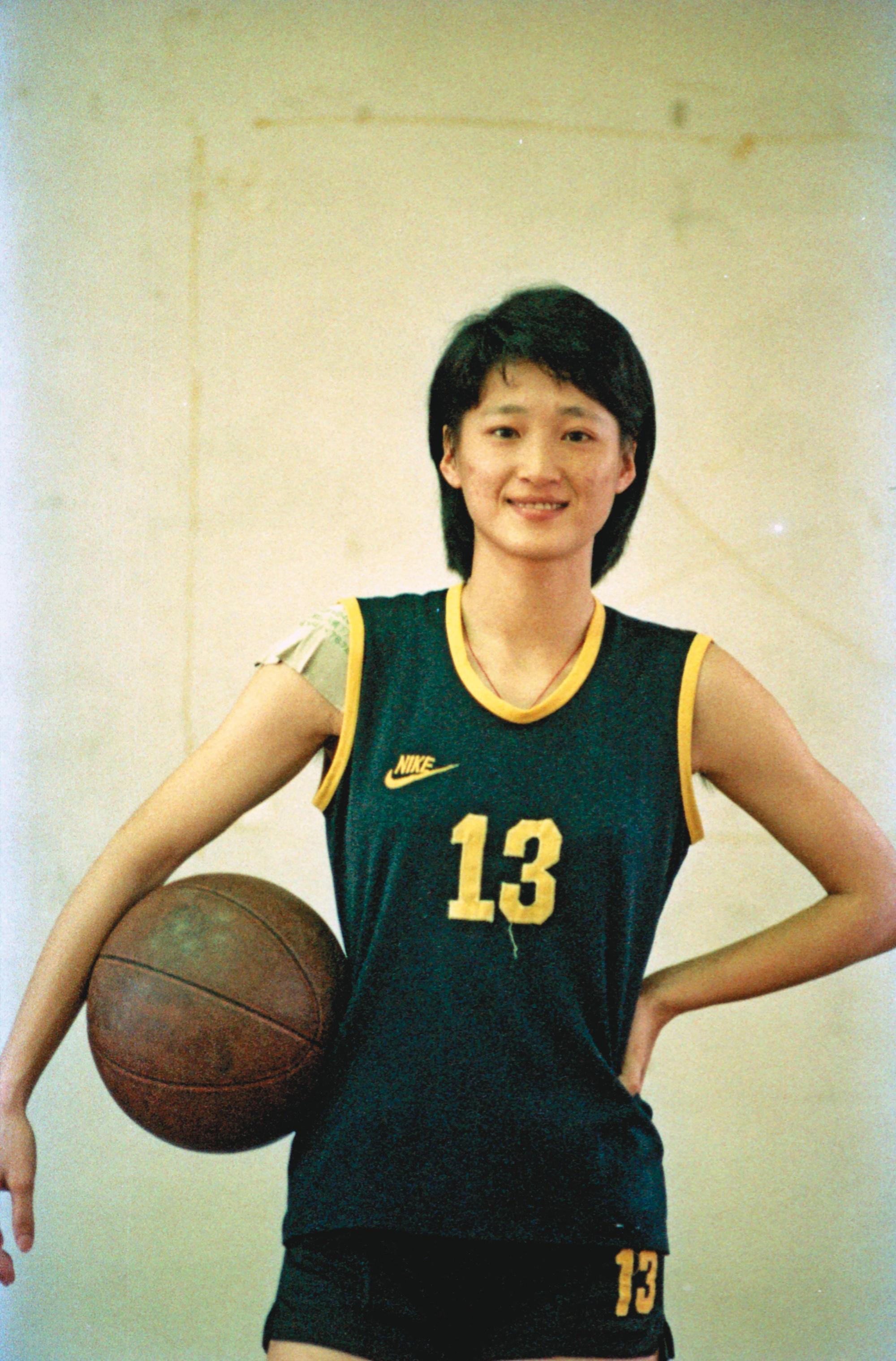 14歲就入選女籃青年隊國手的嚴陳莉蓮,球風俐落又刁鑽,曾是中華隊當家射手。(聯合知識庫)