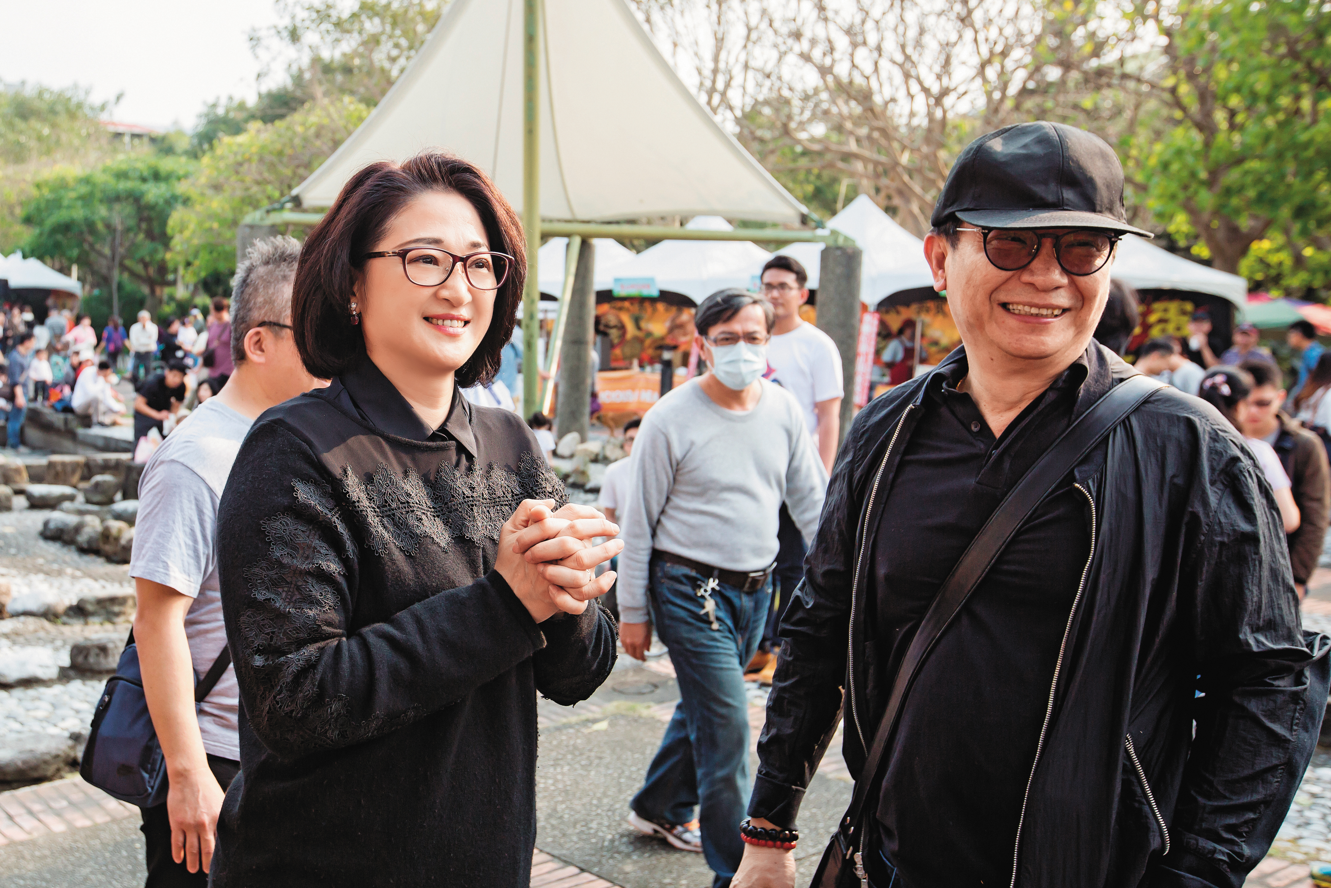 積極投入電動車市場的鴻海對華創車電相當有興趣，嚴陳莉蓮將鴻海與華創的談判交由華創董事長陳國榮全權處理。