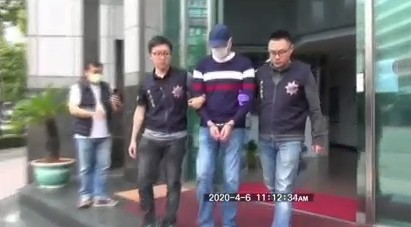 53歲張嫌以「假召妓真強盜」手法行搶，得手約台幣50多萬元。（翻攝畫面）