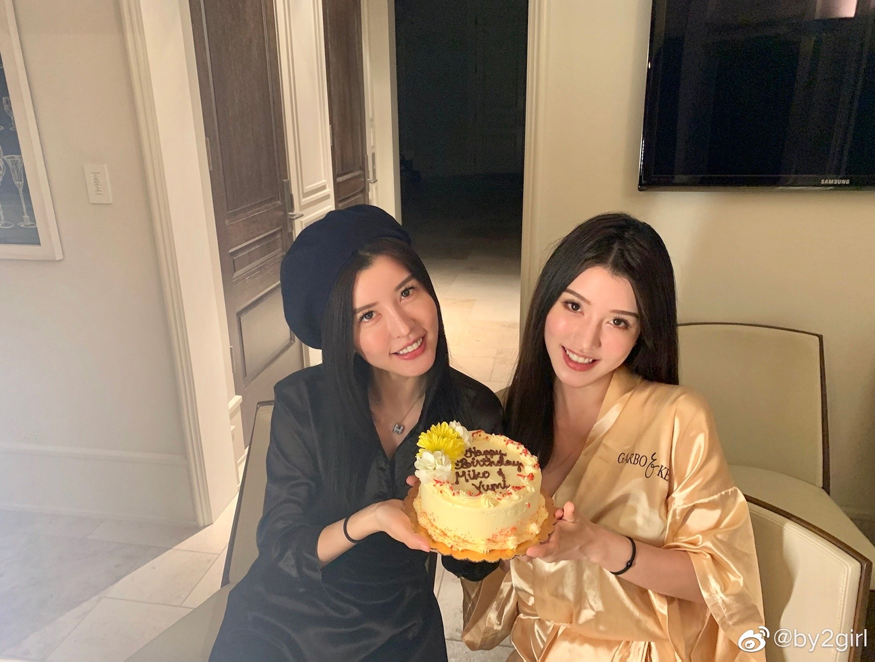 新冠肺炎疫情肆虐，BY2仍按照行程赴美洛杉磯進修。(翻攝自微博)