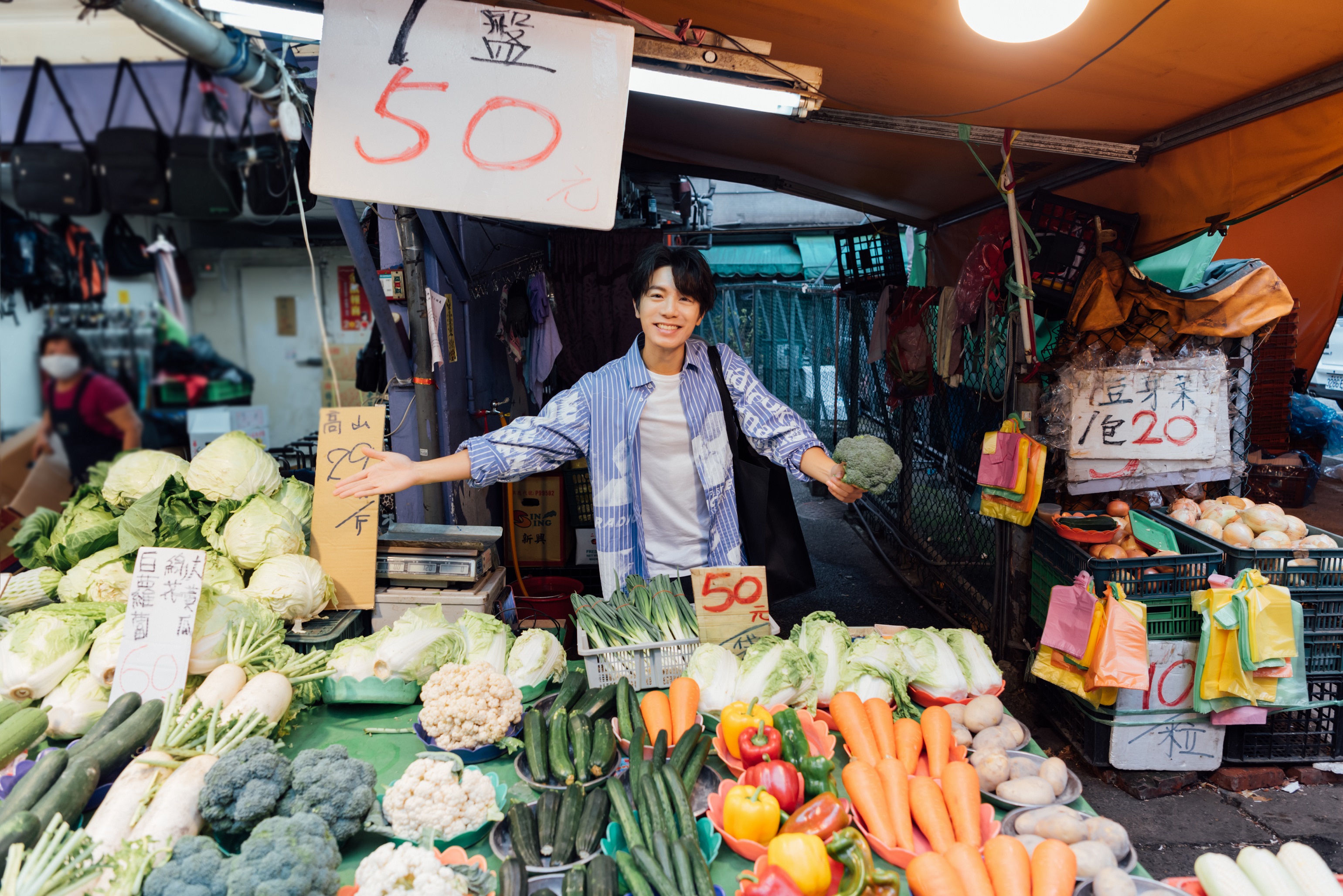 疫情時刻，韋禮安只要結束工作，多半會前往黃昏市場採買食材。（The Orchard提供）