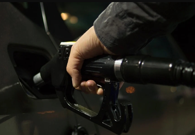 北市三重加油站工讀生謊稱自己確診，引起關注。示意圖，非當事人。（翻攝自pixabay）