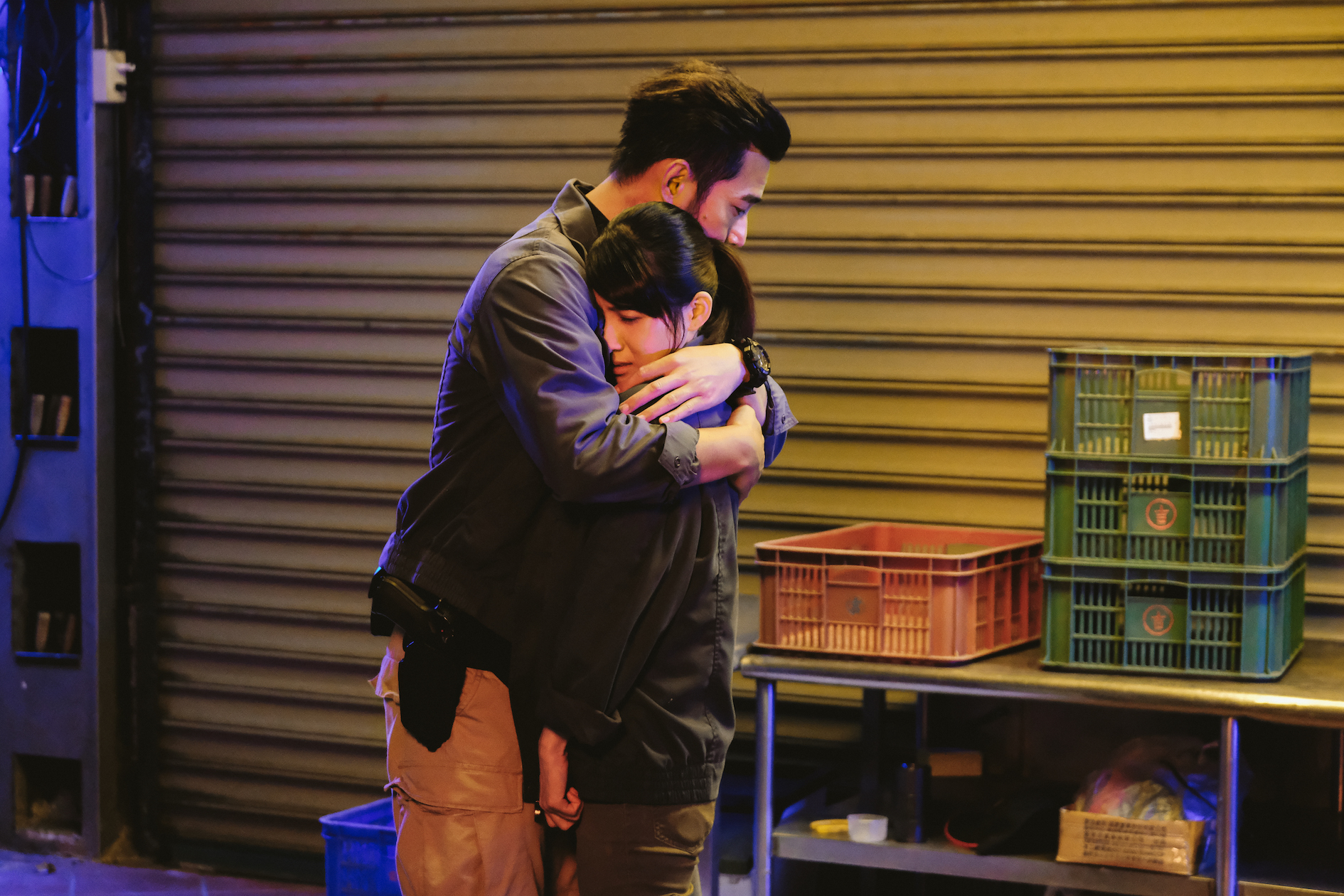 連俞涵和黃騰浩深情相擁。（公視提供）