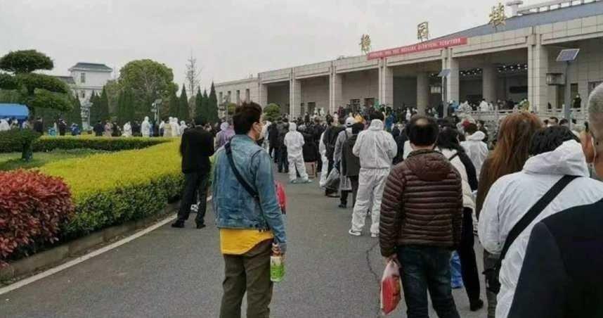 律師劉瑩瑩，因評論當地嚴峻疫情，揭排隊領骨灰真相被當局盯上。（翻攝自微博）