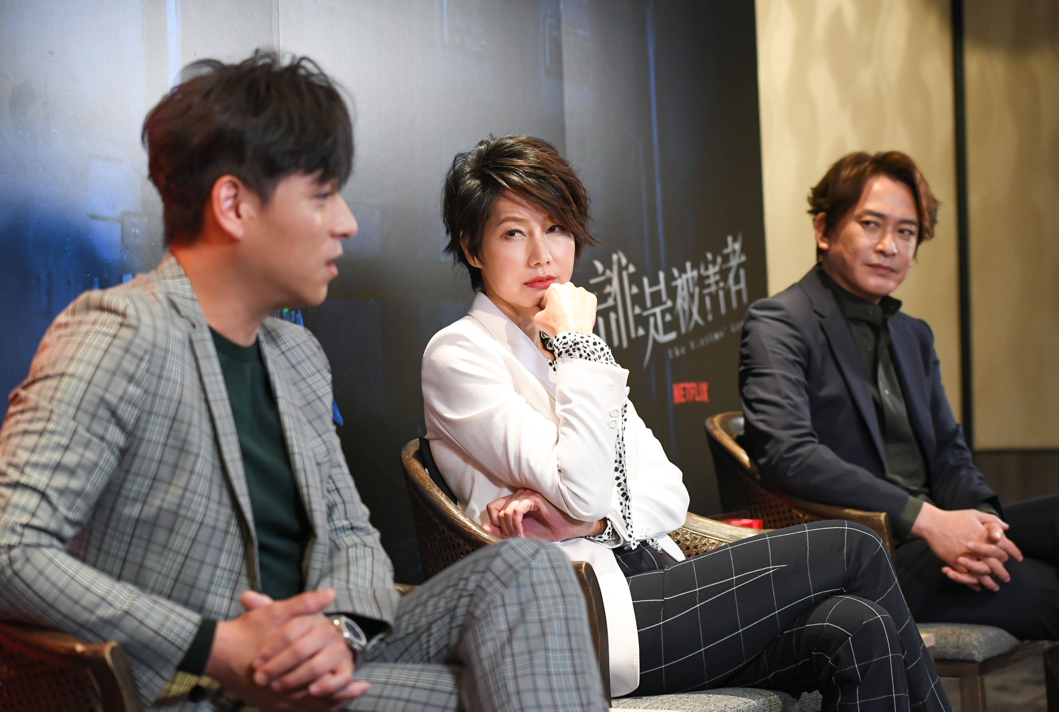 鄭人碩（左）一講到懷疑自己是不是過氣，丁寧（中）、王識賢（右）立刻一臉嚴肅看著他。（Netflix提供）