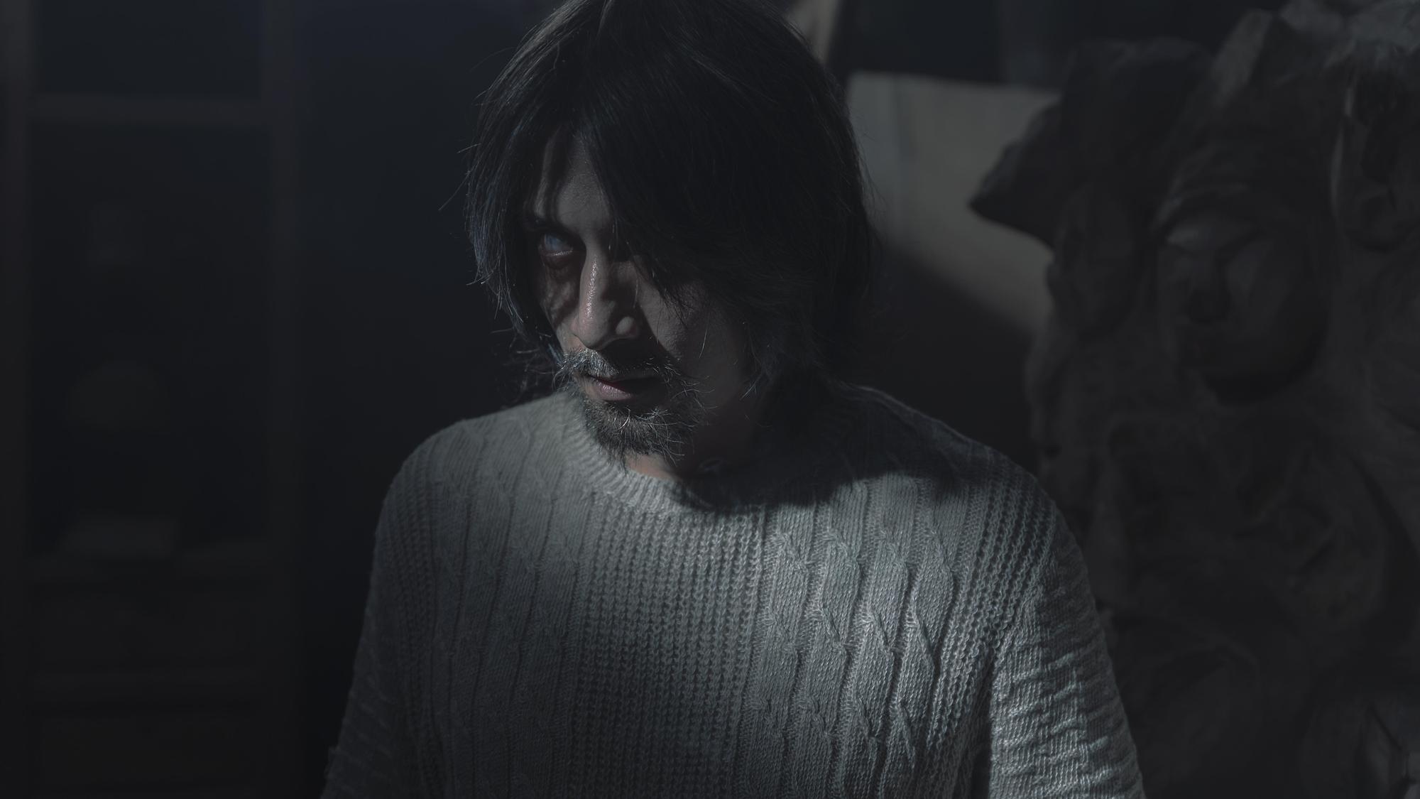 鄭人碩挑戰演出雙胞胎兄弟，還要戴上特殊隱形眼鏡詮釋盲人角色。（Netflix提供）