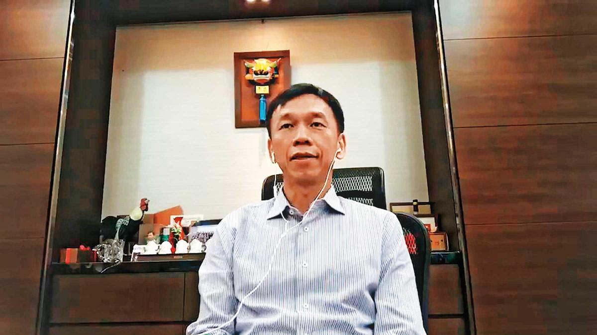 國泰投信董事長張錫（圖）錄製的氣功機宣傳影片，被許顯名用來對外吸金。（翻攝自網路）