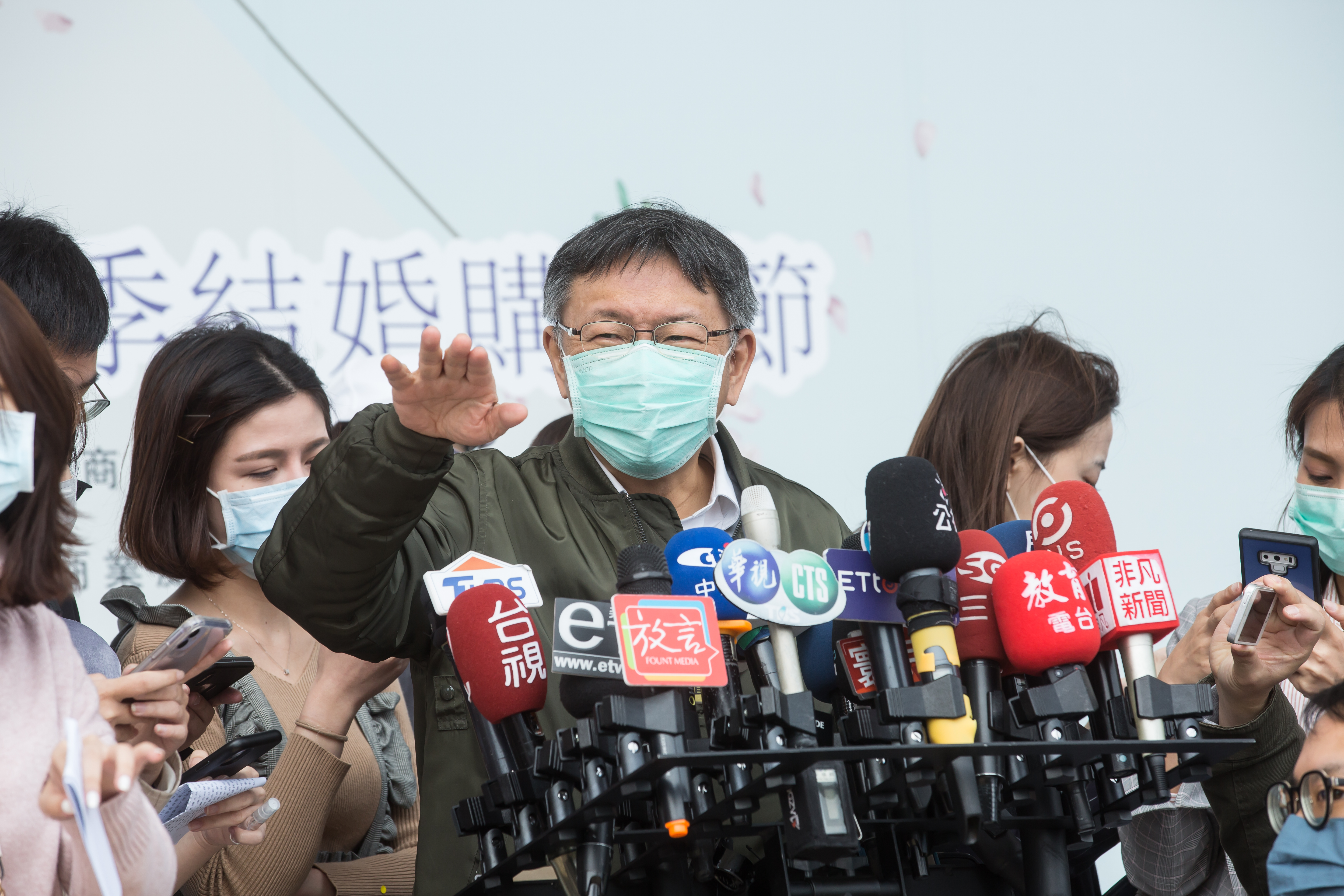 台北市長柯文哲針對口罩問題提出看法，受訪時表示理想是「口罩應該一天一個」。（本刊資料照）