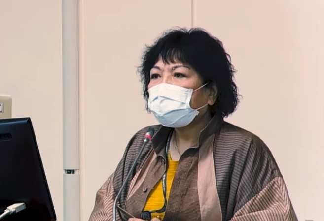 國民黨立委葉毓蘭自爆在辦公室用氣炸鍋炸了一下口罩，差點引發立院青島二館火災，引起各界議論。（翻攝自立法委員葉毓蘭臉書）