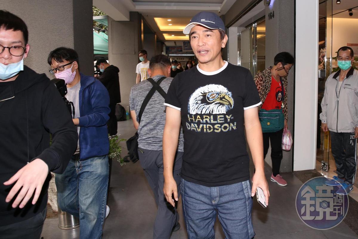 「館長」陳之漢和吳宗憲數次隔空開火,甚至告上法院,吳宗憲出庭時表示應該拿錢做公益。