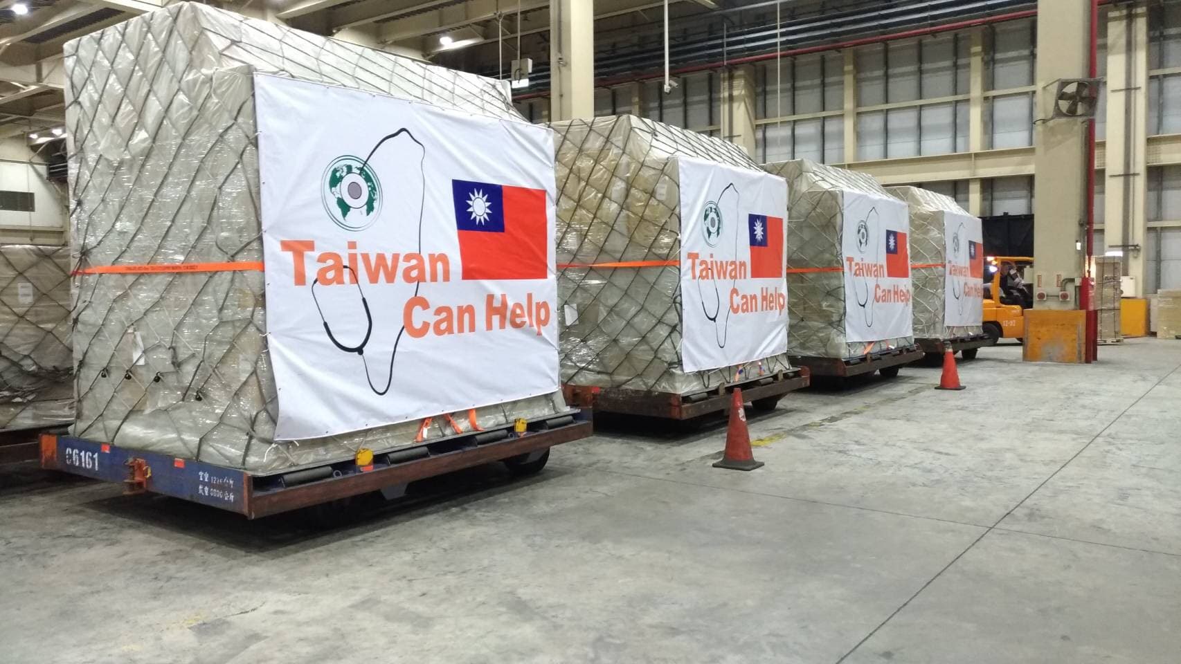 援外口罩於今凌晨被送往桃園國際機場。