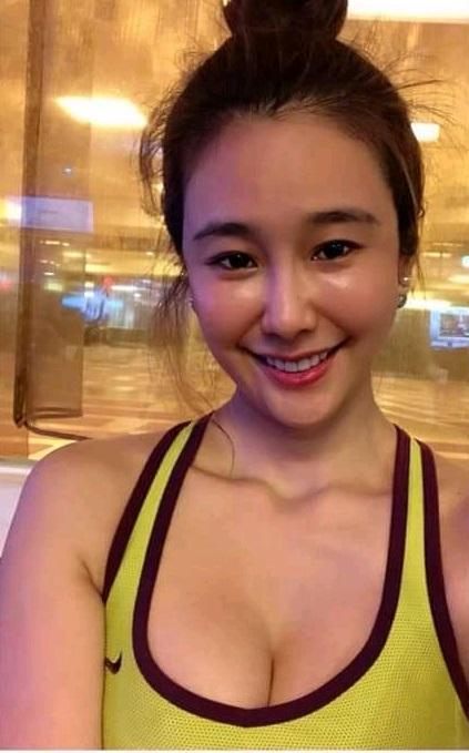 勤運動擁有好身材,黃心娣也不吝秀出露事業線照片回饋粉絲。(翻攝自黃心娣臉書)