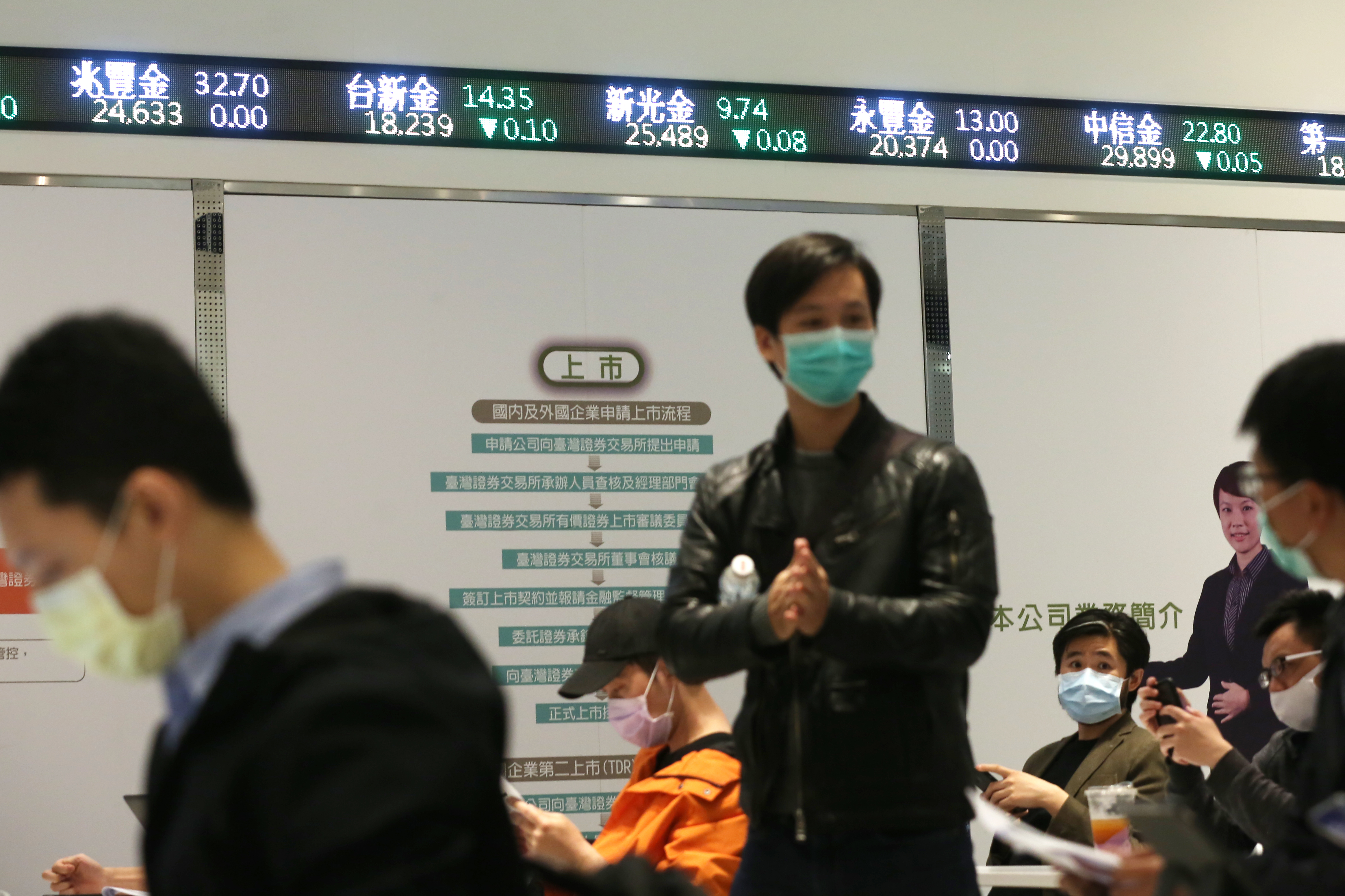 專家普遍認為，今年金融族群業績恐將普遍較去年衰退。