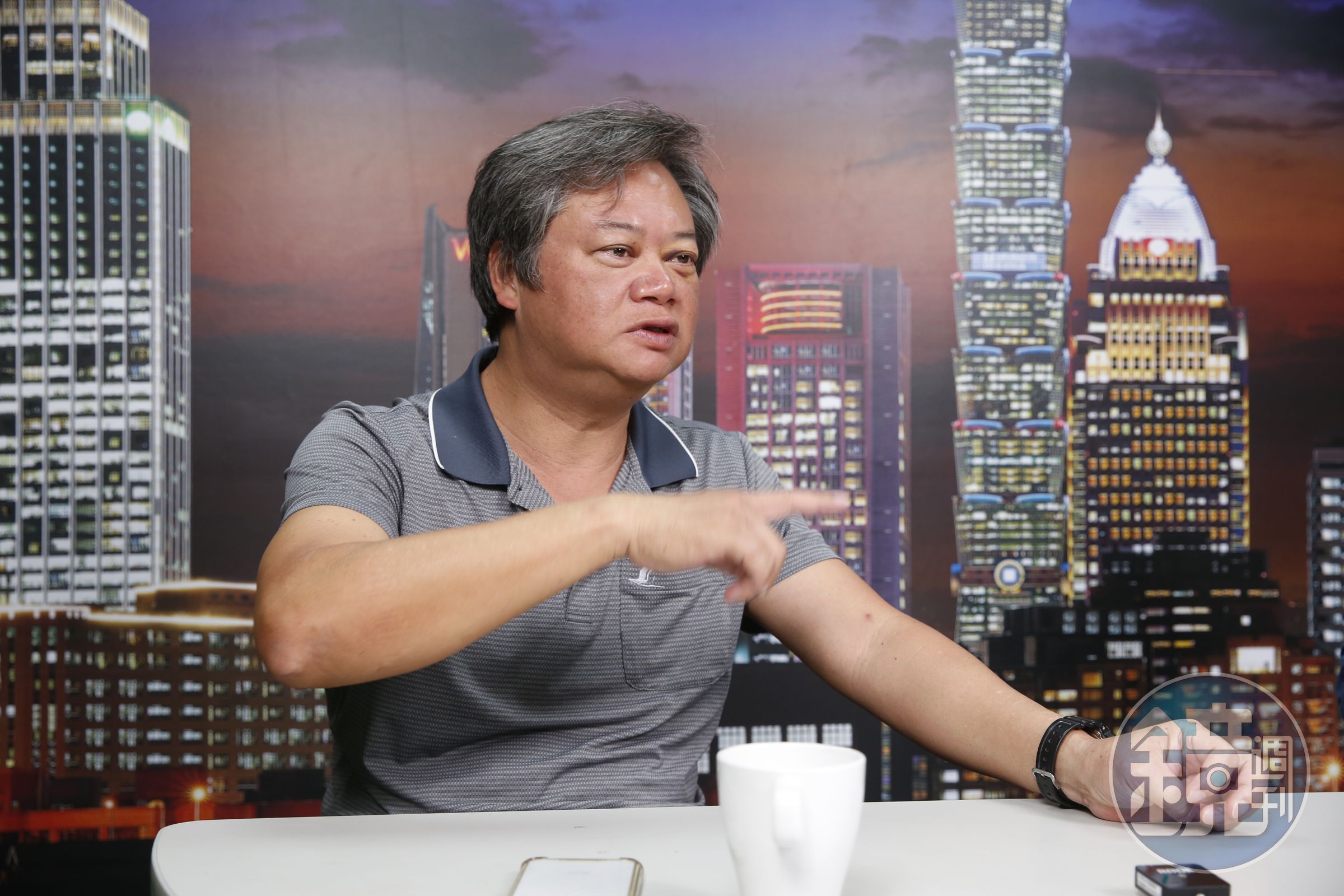 存股達人陳重銘強調，金融族群雖已下修股價，但疫情會如何演變目前仍難判斷，投資人心態上千萬不要躁進。