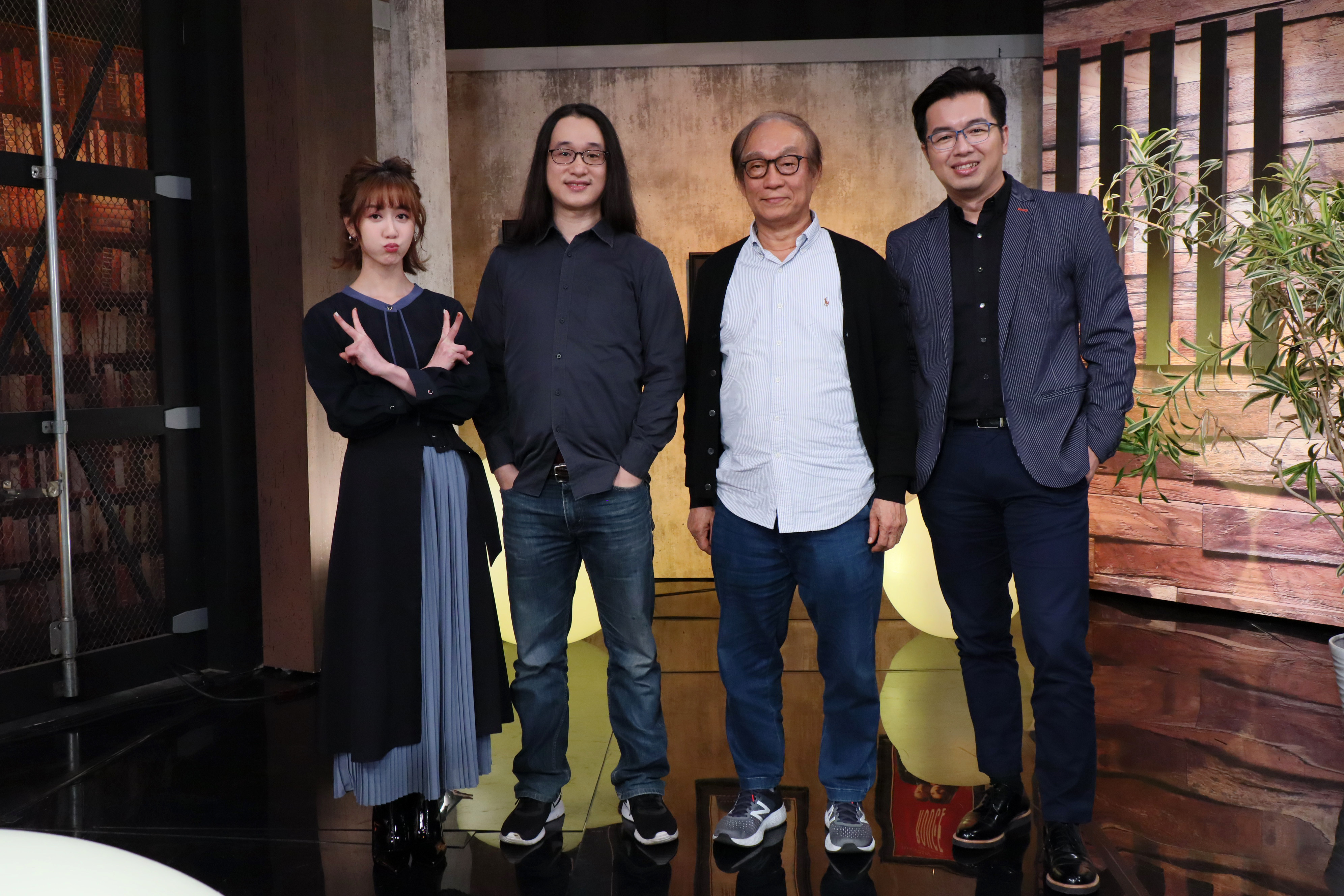 廖慶松是國內教父級的電影剪輯大師，他與剪接指導高鳴晟一起上鄭偉伯、瑪麗主持的《E!Studio藝鏡到底》節目暢談剪輯心得。（《E!Studio藝鏡到底》提供）