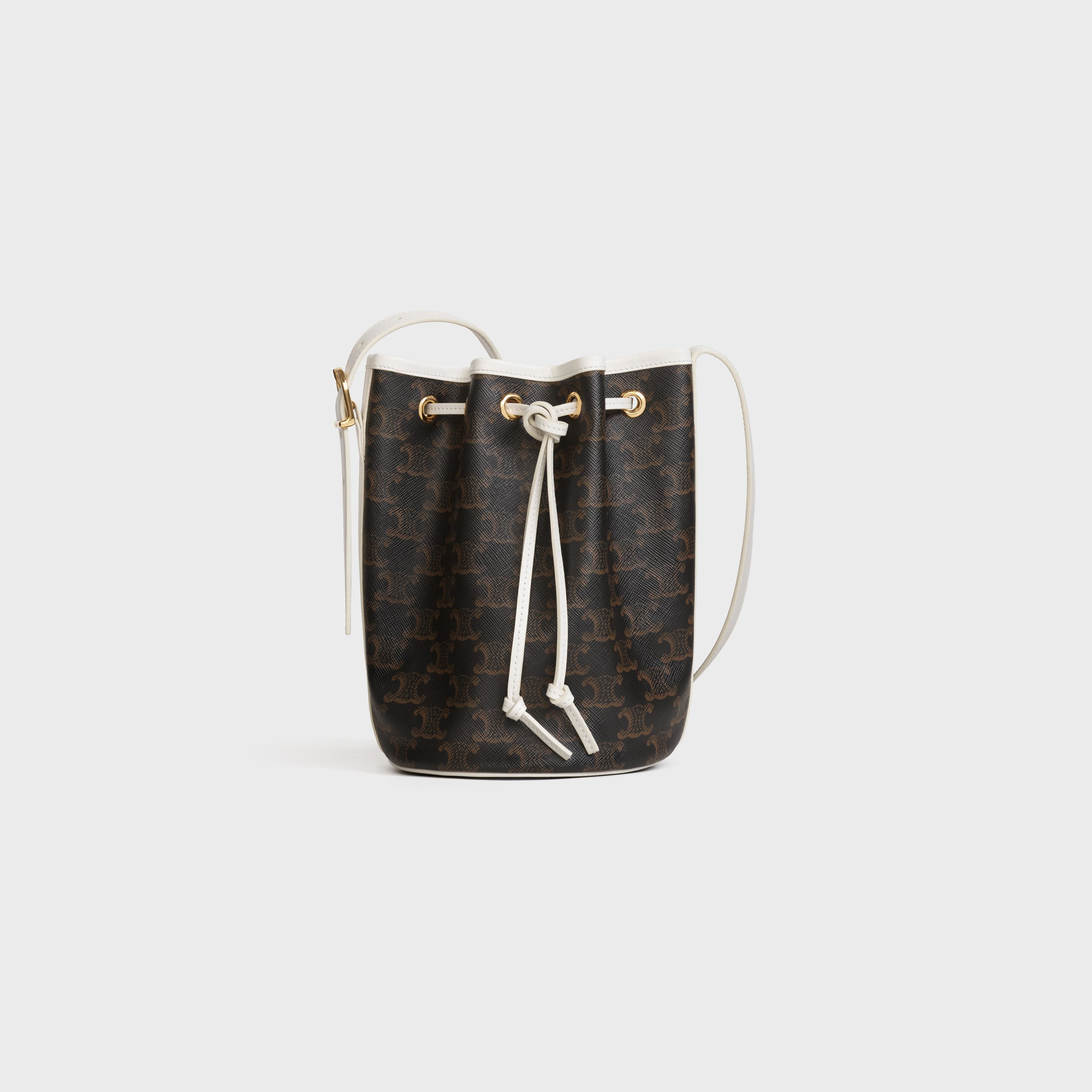Triomphe Canvas凱旋門花紋帆布與小牛皮肩背包 NT$40,500(CELINE提供)