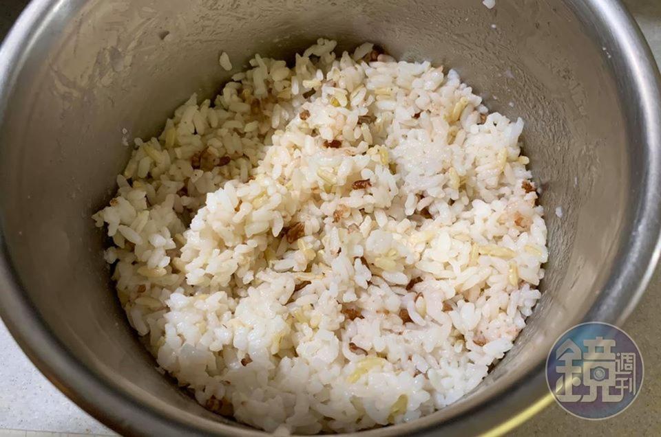 炒飯用冷飯、熱飯都行，我覺得差異不大。