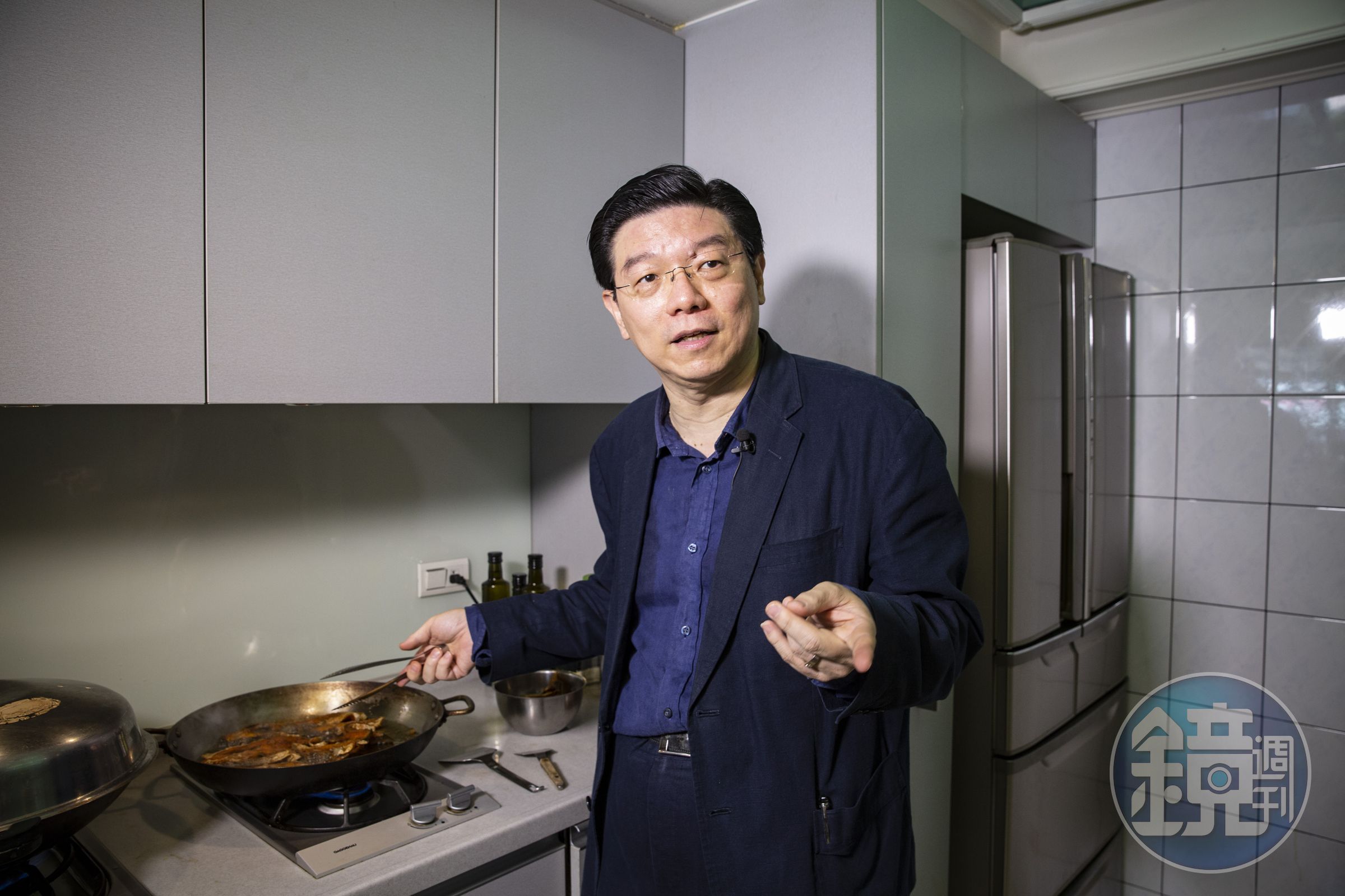 《鏡週刊》社長裴偉是許多知名餐廳的熟客，因此與老師傅學會不少手路，現在也大方公開私人廚房筆記。（攝影：王漢順）