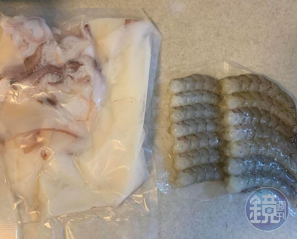 軟絲與蝦仁解凍備用。