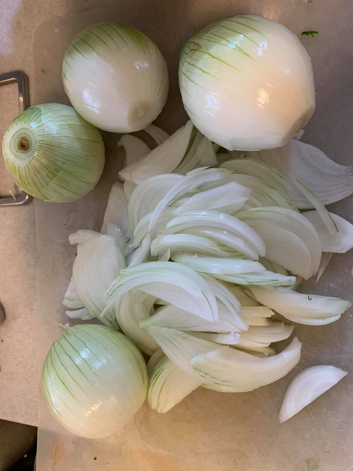 洋蔥切成這種程度的細絲。