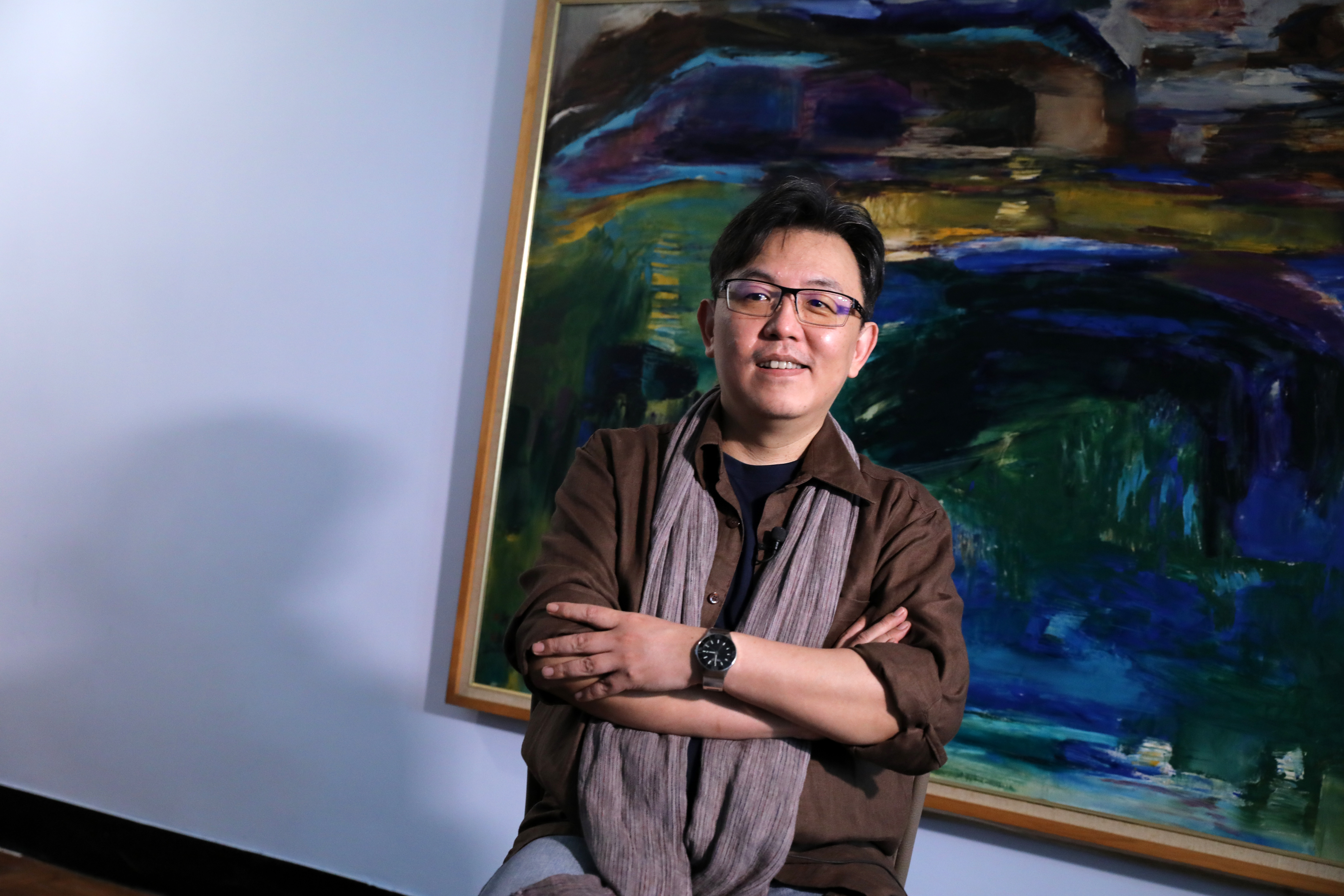 郭強生成長在「創作家庭」，父親是畫家，母親偶爾也提筆寫作，郭強生還將母親的作品也收進書裡。