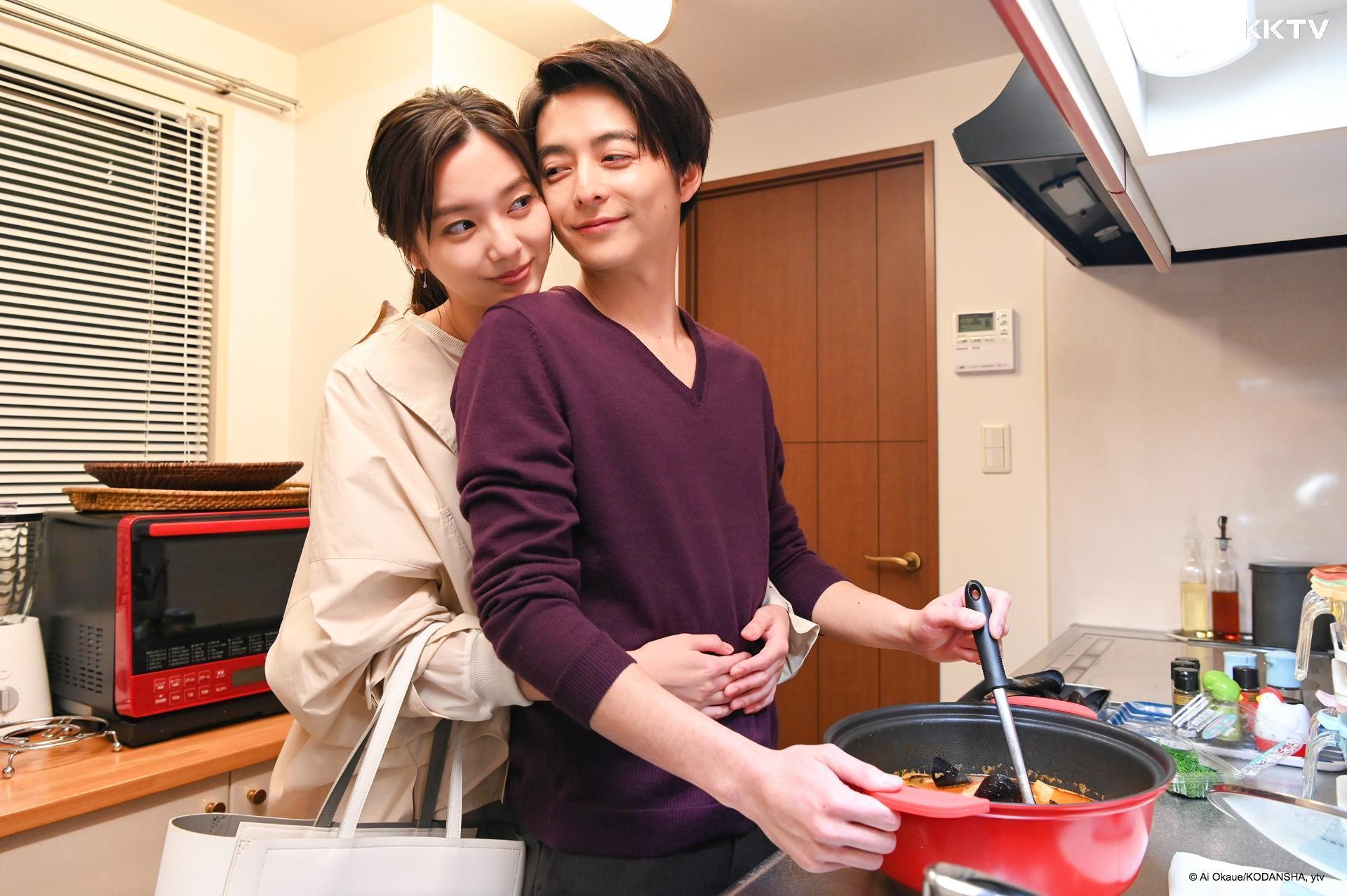 新川優愛(左)與小池徹平在《Guilty 這個戀愛有罪嗎?》飾演夫妻。(愛奇藝台灣站提供)