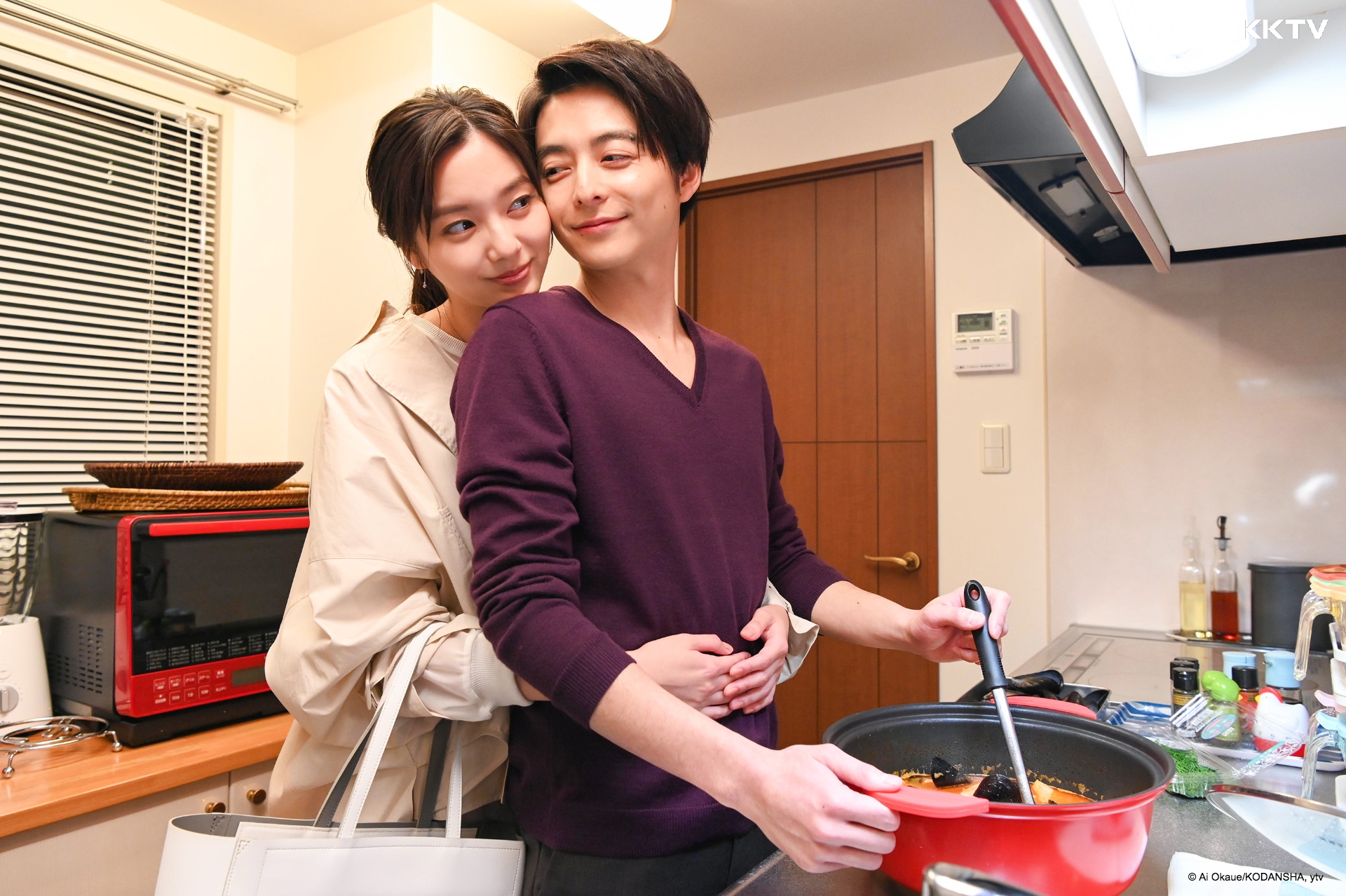 新川優愛(左)與小池徹平在《Guilty 這個戀愛有罪嗎?》飾演夫妻。(愛奇藝台灣站提供)
