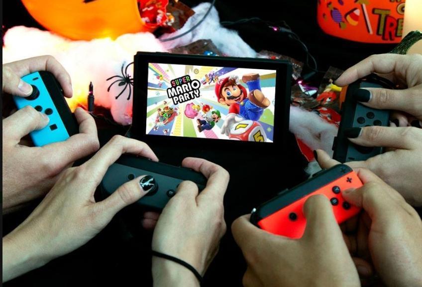 任天堂Switch適合大家宅在家同樂，因此遊戲主機賣翻天，變成新的清倉神器。（翻攝自Nintendo臉書）