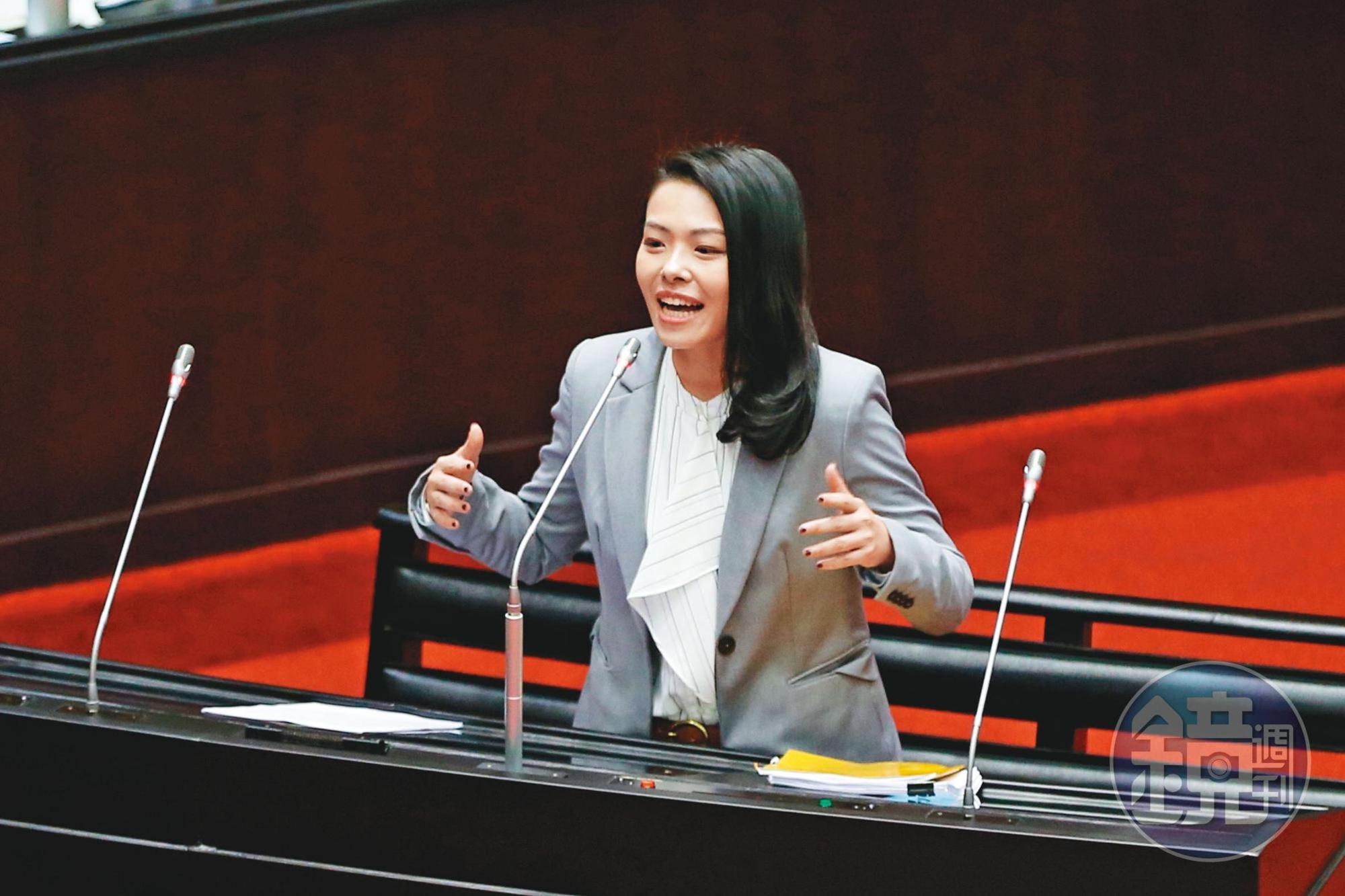 民眾黨立委高虹安就讀高中時曾在公車遭痴漢襲臀騷擾。