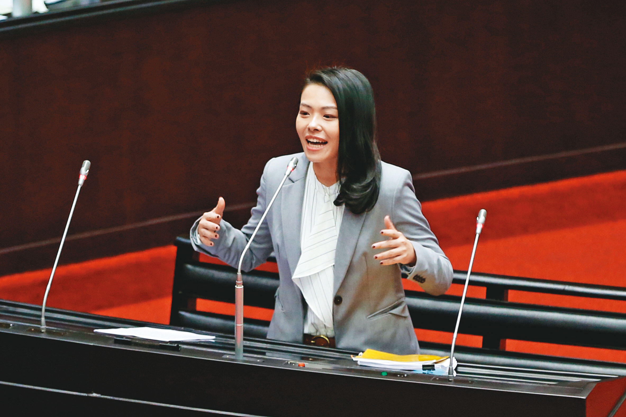 民眾黨立委高虹安就讀高中時曾在公車遭痴漢襲臀騷擾。