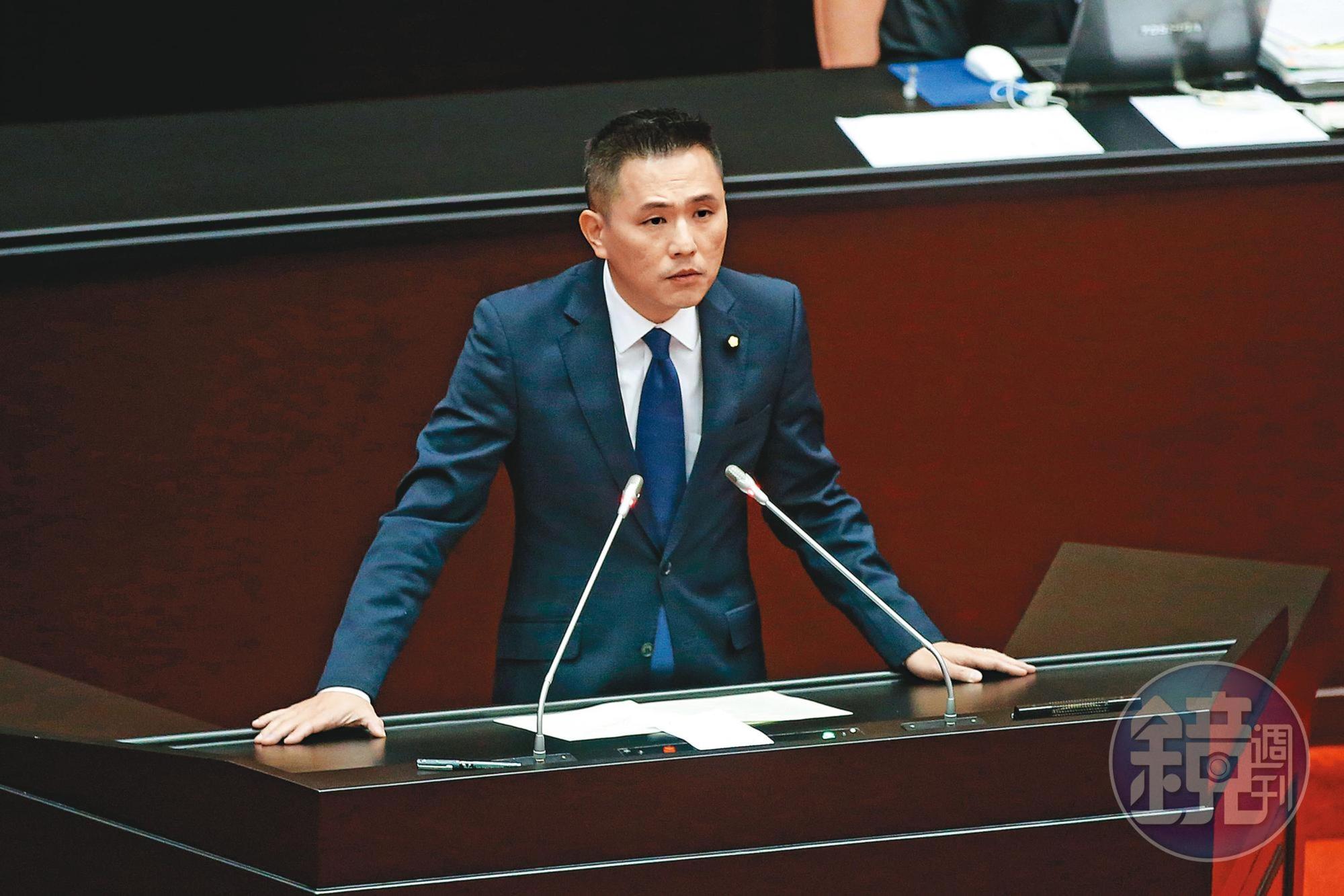 國民黨立委陳以信因辦公室會議記錄提及性騷擾,憂心遭外界誤解而發聲明自清。