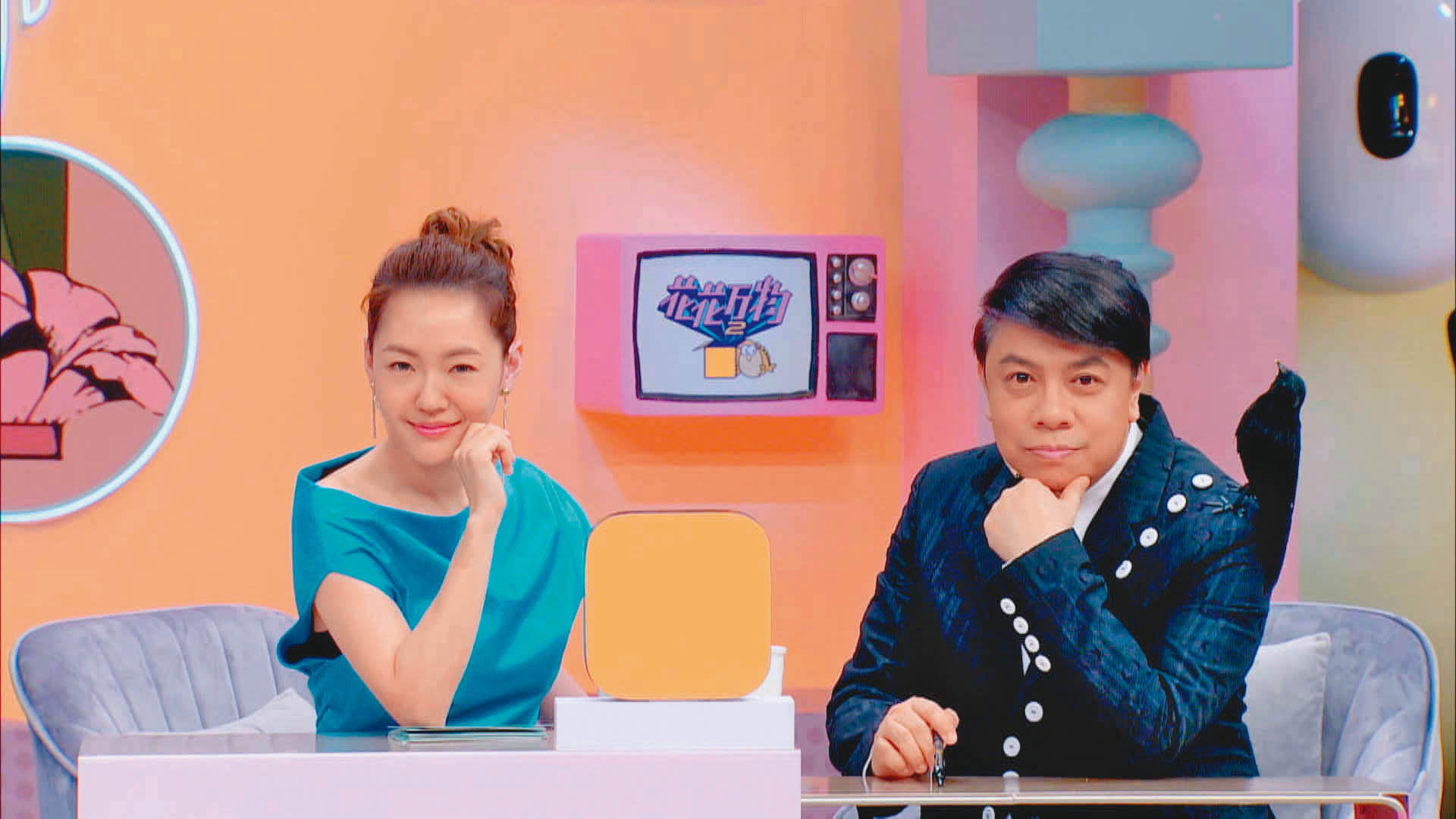 小S(左)事業受到疫情夾擊,和蔡康永(右)主持的《花花萬物2》因此停錄。(翻攝自《花花萬物2》微博)