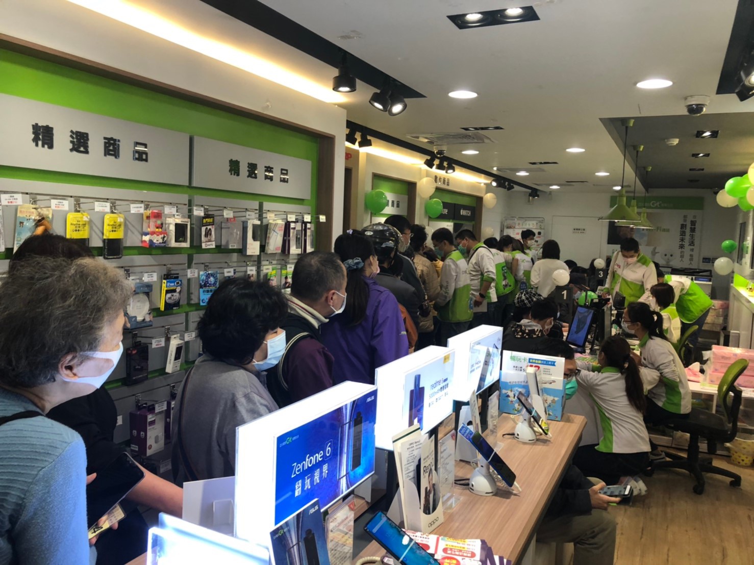 亞太電信員工控訴疫情期間，公司仍辦促銷活動，恐有群聚感染的危險。圖為示意圖，當事人與本新聞無關。（翻攝畫面）