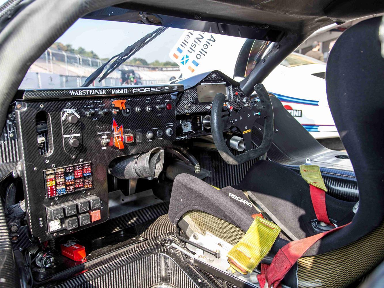 1998年Porsche 911 GT1方向盤。
