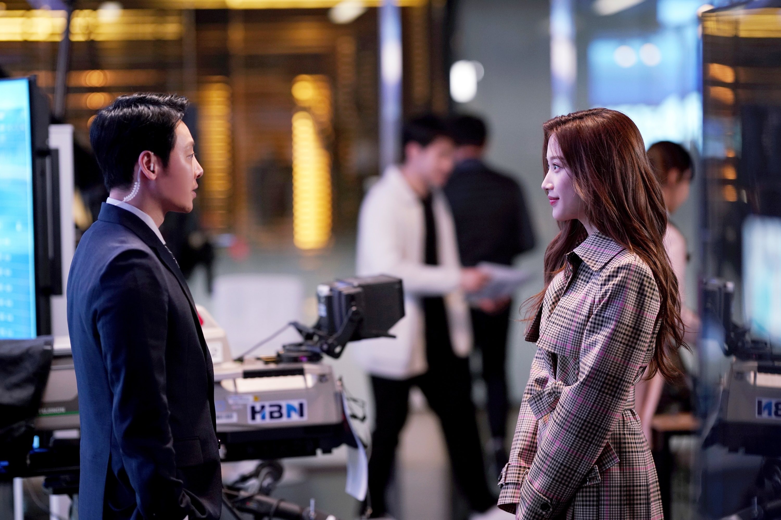 金東旭與文佳煐兩人演出默契超佳，只是對視也覺得粉紅泡泡都要冒出銀幕了。（LINE TV提供）