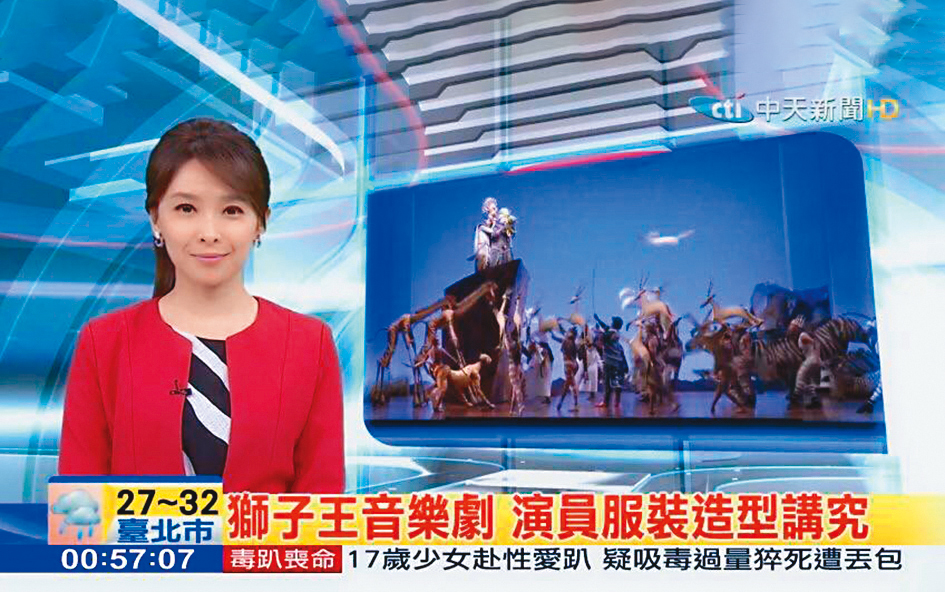 張雅婷結婚、懷孕後仍照常上班,完全看不出孕婦模樣。(翻攝自張雅婷臉書)