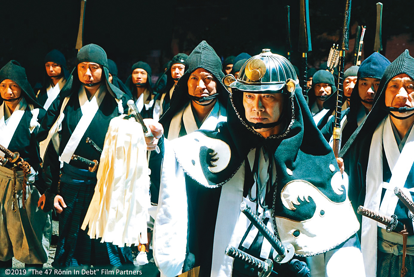 明明是日本家喻戶曉的悲壯復仇歷史，卻在「武士復仇也需要錢」的新角度下被拍成喜劇，原該有的浪漫悲壯都成了笑點。（可樂電影提供）