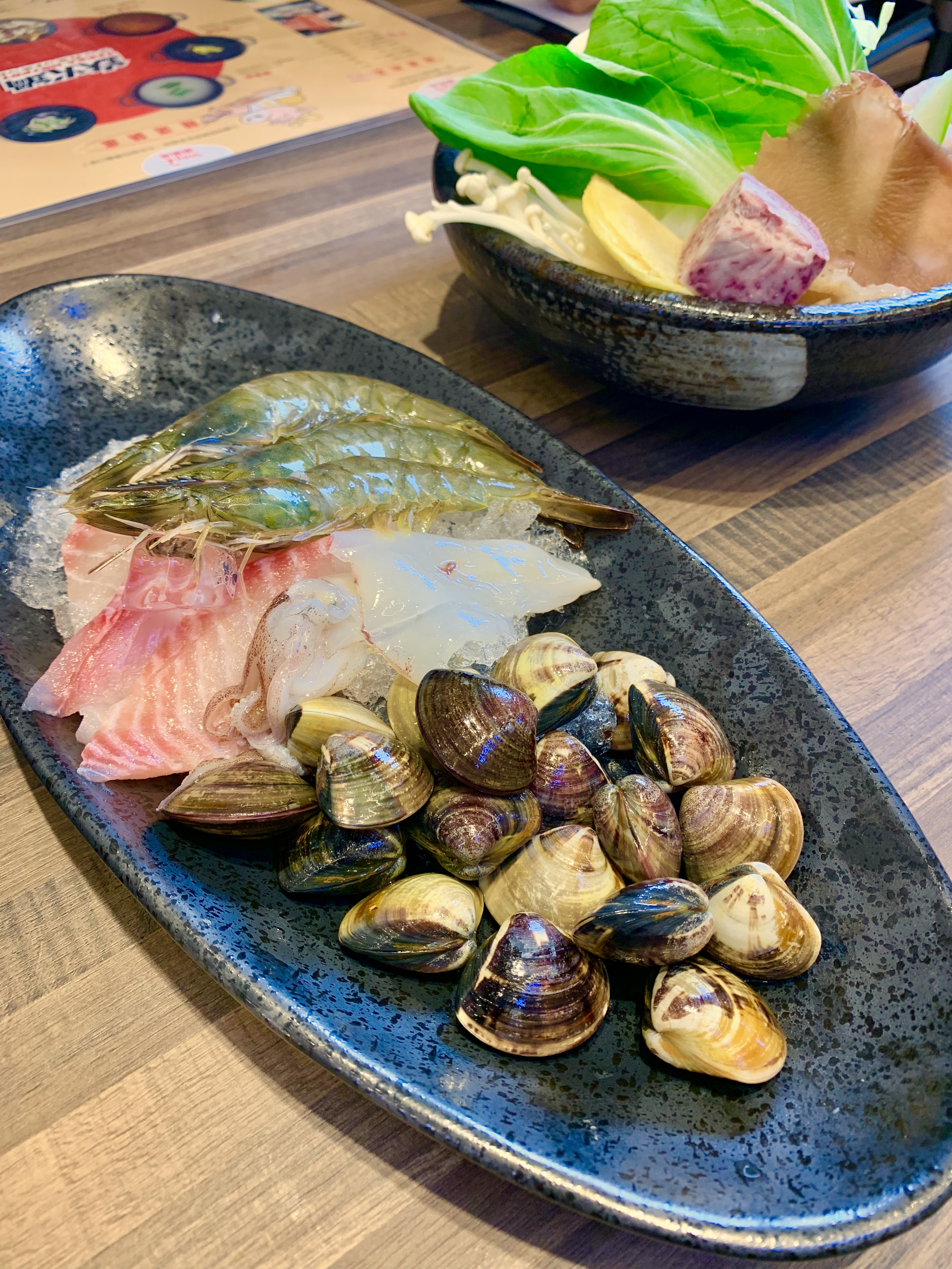想吃海鮮,可加點「小海鮮拼盤」,吃得到草蝦、鯛魚片、蛤蜊、小卷。