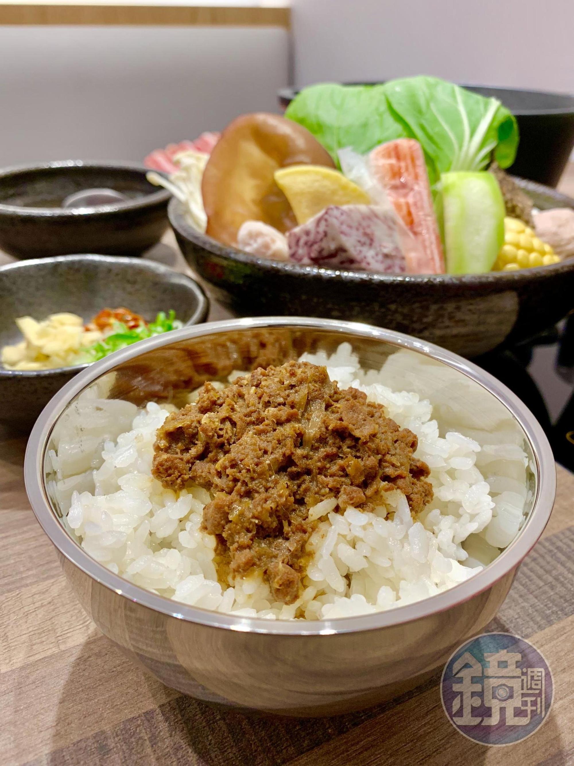 無限量供應的「和牛滷肉飯」，是取和牛邊肉與獨家滷包熬煮而成，滋味鹹香油潤。