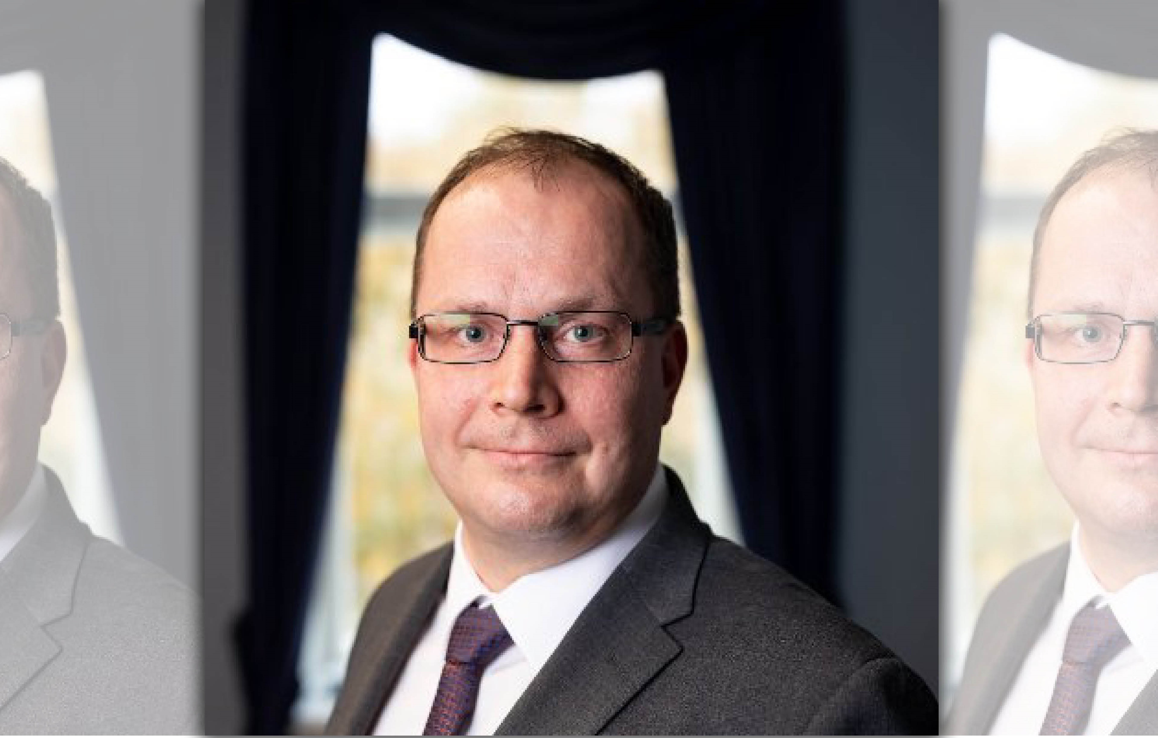 芬蘭官員洛內馬（Tomi Lounema）負責向中國購入200萬片外科手術口罩和23萬個呼吸器，但經檢測發現並不符合醫用標準。（翻攝自@TomiLounema推特）