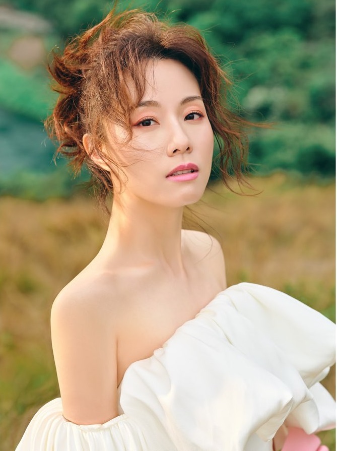 鄧麗欣因疫情影響而不能來台,但王子與她每天熱線不斷,藉視訊來一解相思之苦。(翻攝自鄧麗欣臉書)