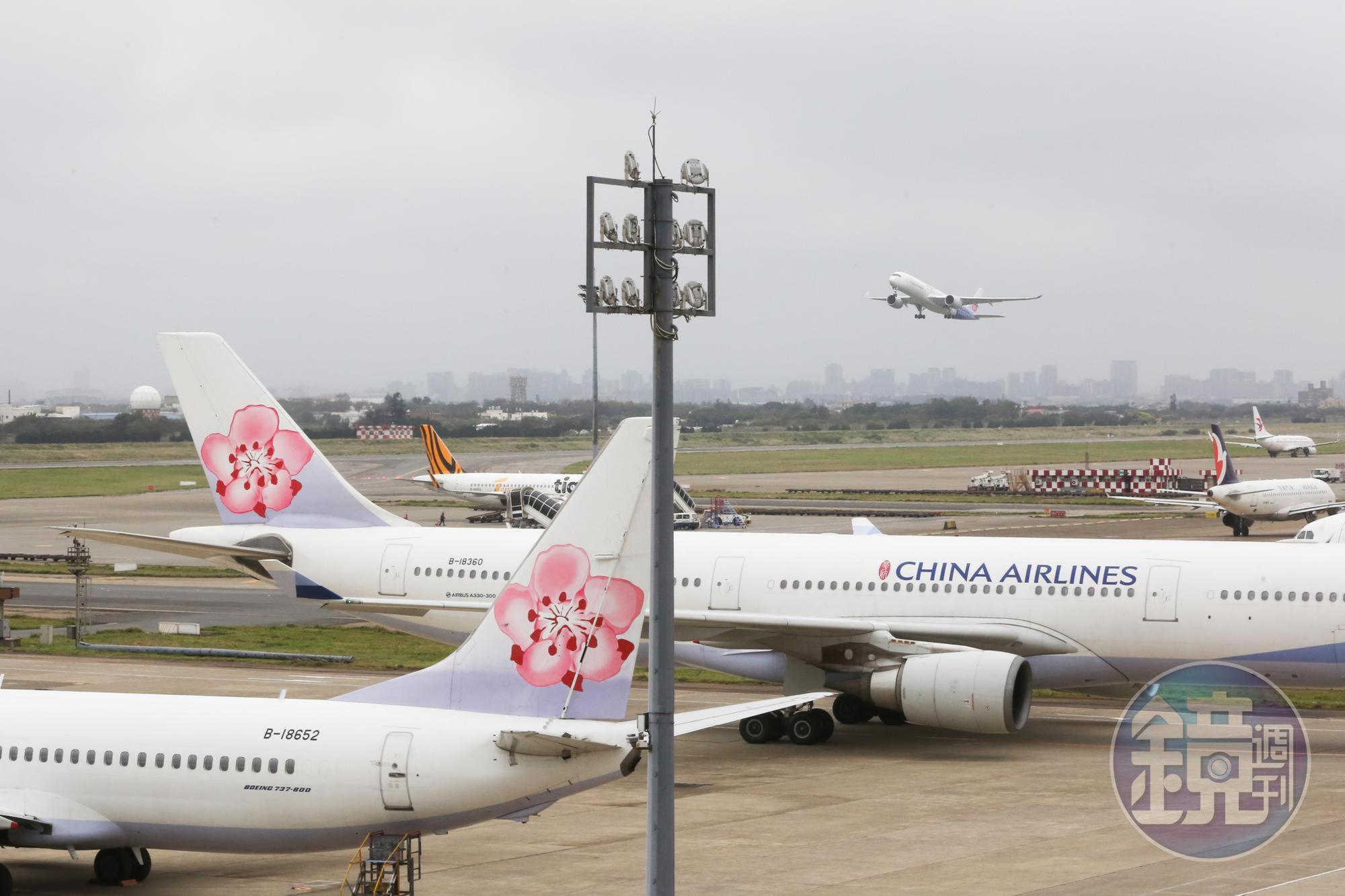 有網友發起將中華航空正名為「台灣航空」連署,目前已有超過4萬人響應。(本刊資料照)